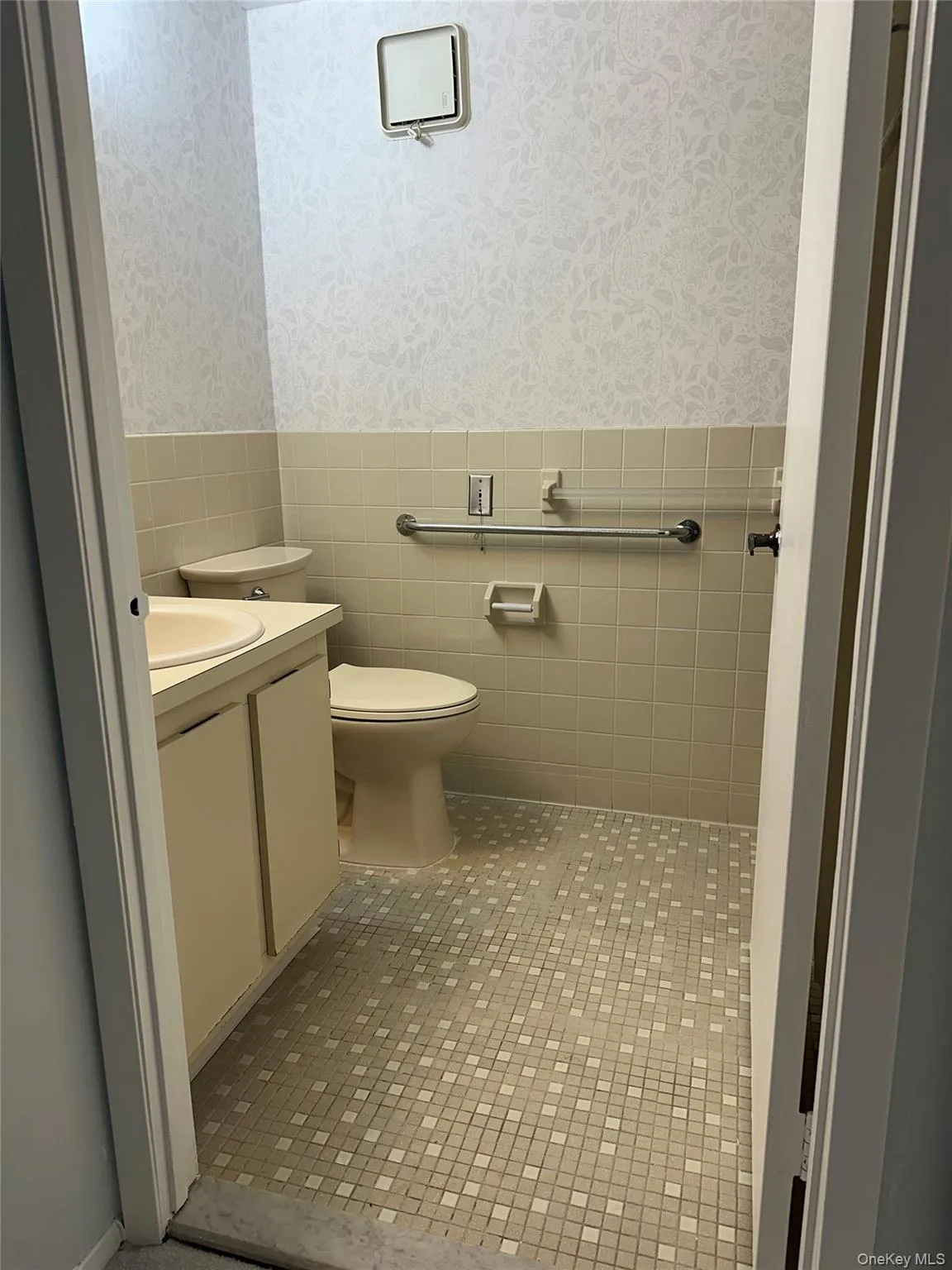 800 Willis Avenue, North Hempstead, NY, 1 Bedroom Bedrooms, 6 Rooms Rooms,1 BathroomBathrooms,Residential,For Rent,Willis,0,1033885 800 Willis Avenue, North Hempstead, NY, 1 Bedroom Bedrooms, 6 Rooms Rooms,1 BathroomBathrooms,Residential,For Rent,Willis,0,1033885