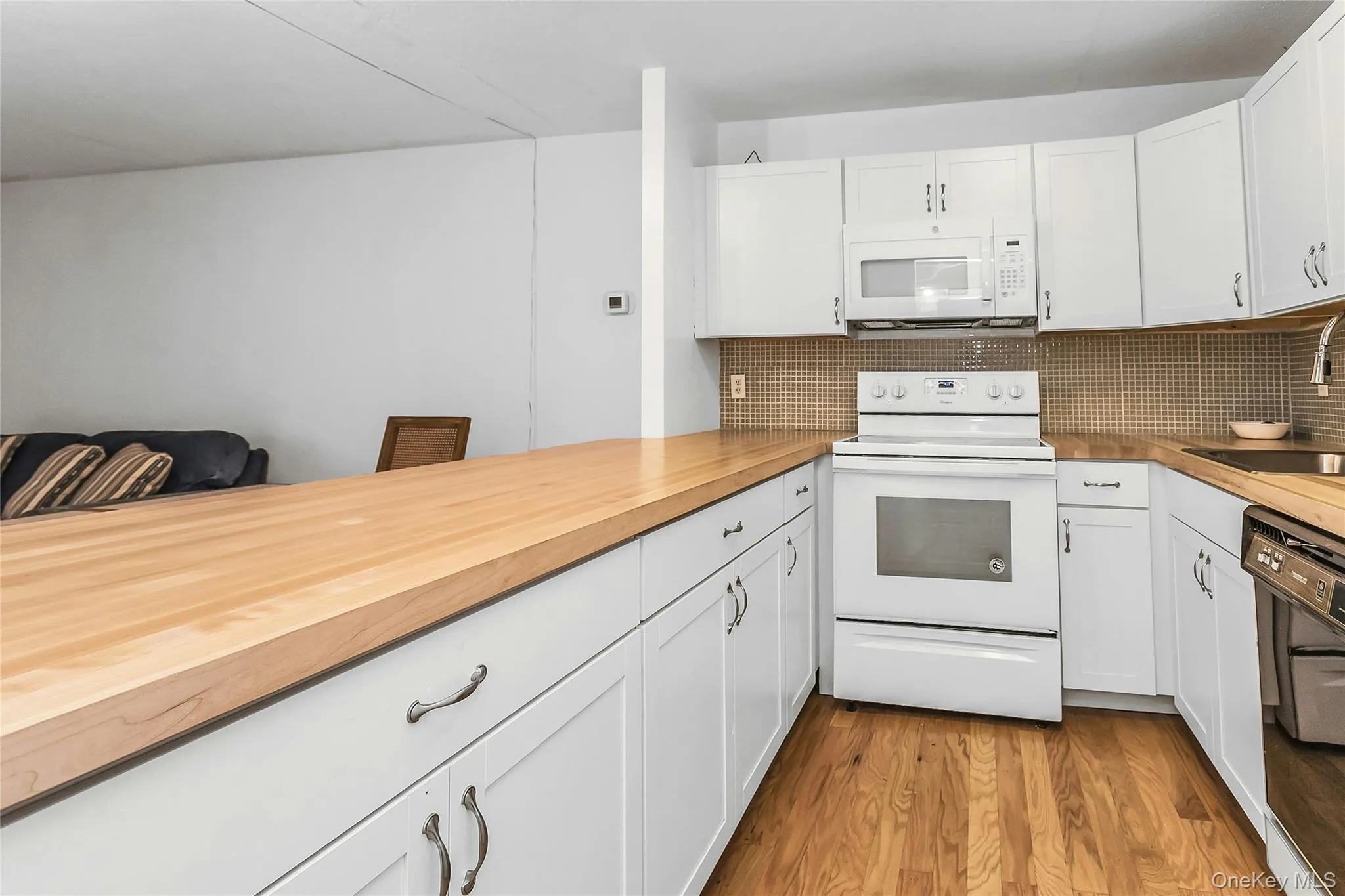800 Willis Avenue, North Hempstead, NY, 1 Bedroom Bedrooms, 6 Rooms Rooms,1 BathroomBathrooms,Residential,For Rent,Willis,0,1033885 800 Willis Avenue, North Hempstead, NY, 1 Bedroom Bedrooms, 6 Rooms Rooms,1 BathroomBathrooms,Residential,For Rent,Willis,0,1033885