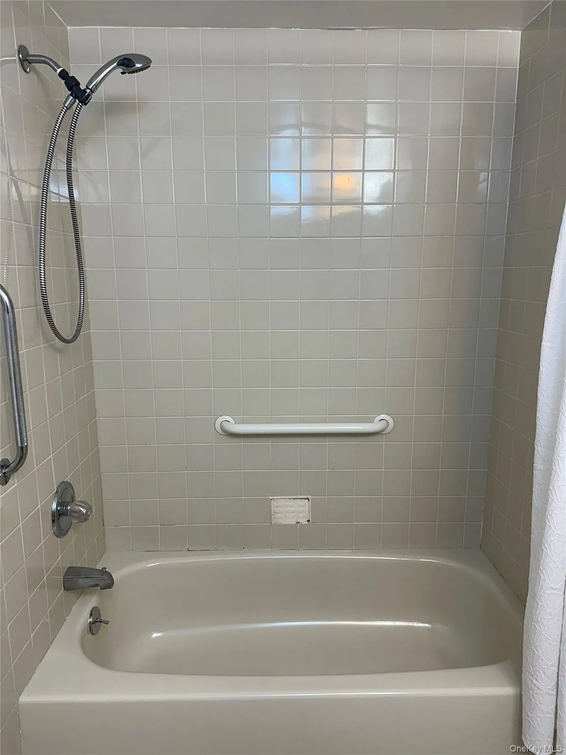 800 Willis Avenue, North Hempstead, NY, 1 Bedroom Bedrooms, 6 Rooms Rooms,1 BathroomBathrooms,Residential,For Rent,Willis,0,1033885 800 Willis Avenue, North Hempstead, NY, 1 Bedroom Bedrooms, 6 Rooms Rooms,1 BathroomBathrooms,Residential,For Rent,Willis,0,1033885