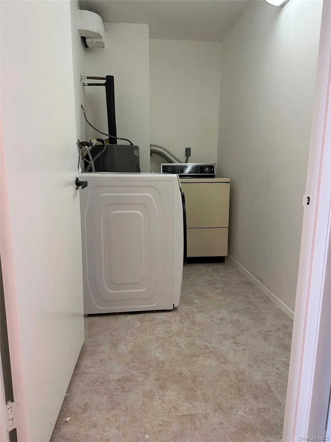 800 Willis Avenue, North Hempstead, NY, 1 Bedroom Bedrooms, 6 Rooms Rooms,1 BathroomBathrooms,Residential,For Rent,Willis,0,1033885 800 Willis Avenue, North Hempstead, NY, 1 Bedroom Bedrooms, 6 Rooms Rooms,1 BathroomBathrooms,Residential,For Rent,Willis,0,1033885