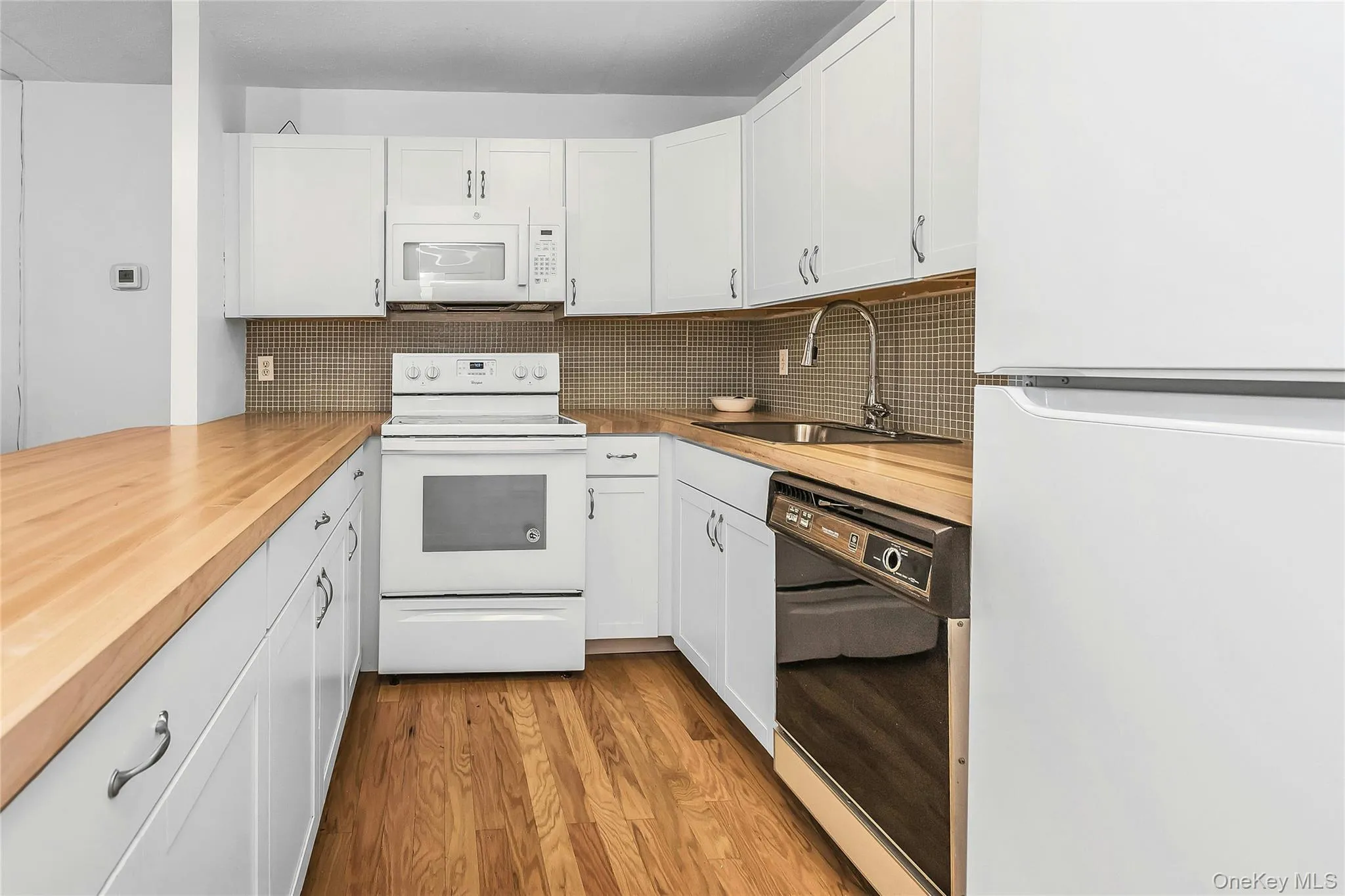 800 Willis Avenue, North Hempstead, NY, 1 Bedroom Bedrooms, 6 Rooms Rooms,1 BathroomBathrooms,Residential,For Rent,Willis,0,1033885 800 Willis Avenue, North Hempstead, NY, 1 Bedroom Bedrooms, 6 Rooms Rooms,1 BathroomBathrooms,Residential,For Rent,Willis,0,1033885