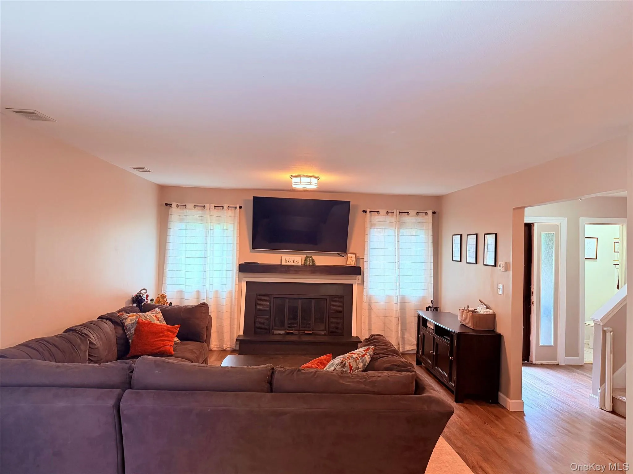 45 Redwood Drive, Woodbury, NY, 2 Bedrooms Bedrooms, 5 Rooms Rooms,1 BathroomBathrooms,Residential,For Rent,Redwood,0,1033890 45 Redwood Drive, Woodbury, NY, 2 Bedrooms Bedrooms, 5 Rooms Rooms,1 BathroomBathrooms,Residential,For Rent,Redwood,0,1033890