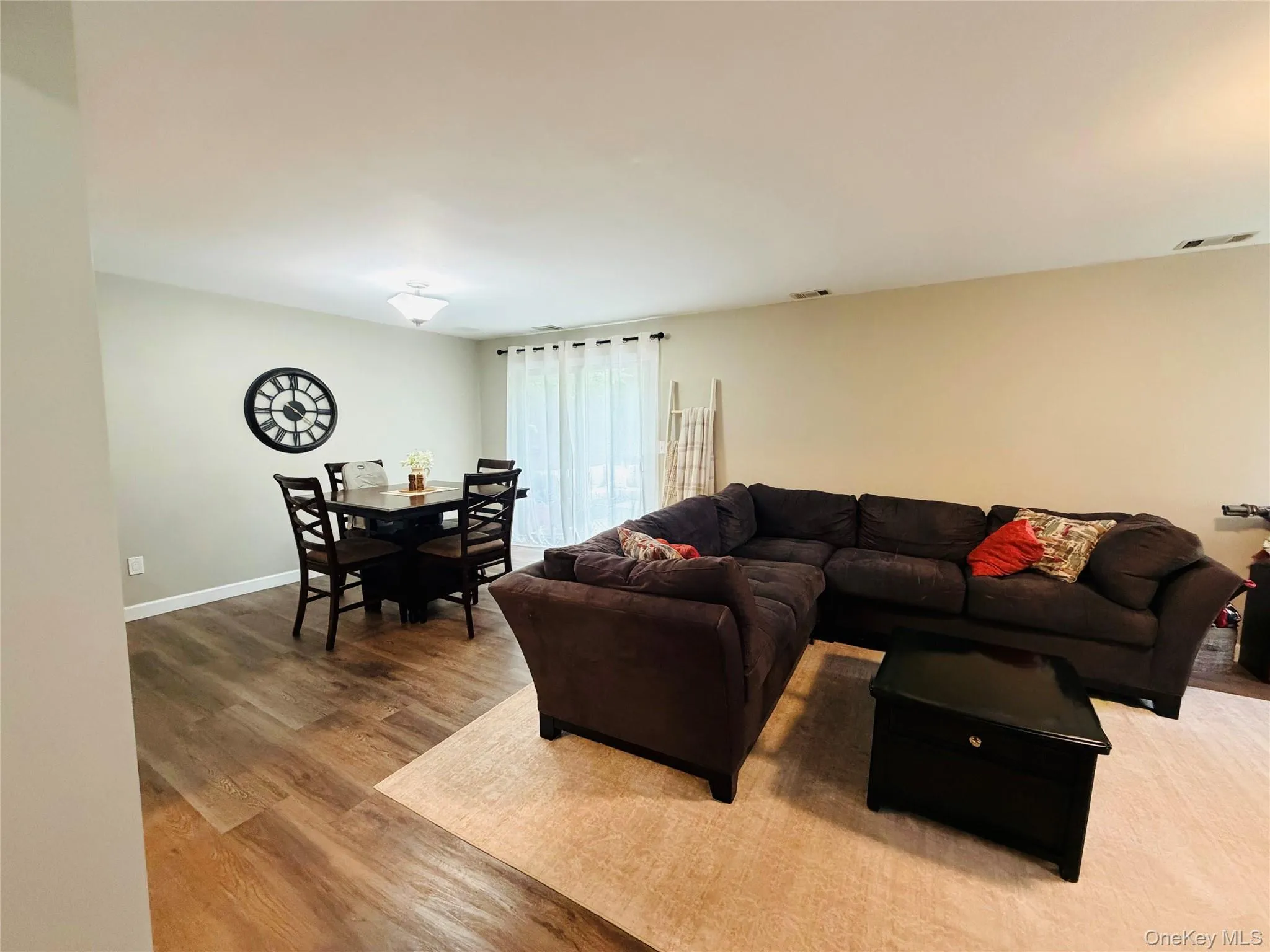 45 Redwood Drive, Woodbury, NY, 2 Bedrooms Bedrooms, 5 Rooms Rooms,1 BathroomBathrooms,Residential,For Rent,Redwood,0,1033890 45 Redwood Drive, Woodbury, NY, 2 Bedrooms Bedrooms, 5 Rooms Rooms,1 BathroomBathrooms,Residential,For Rent,Redwood,0,1033890