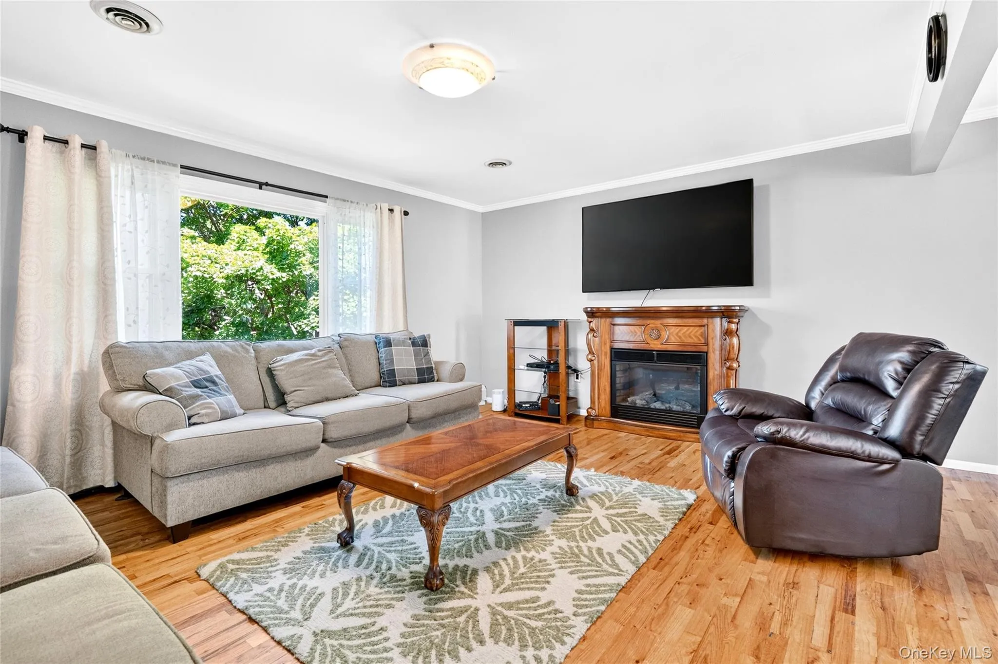 With gas fireplace With gas fireplace