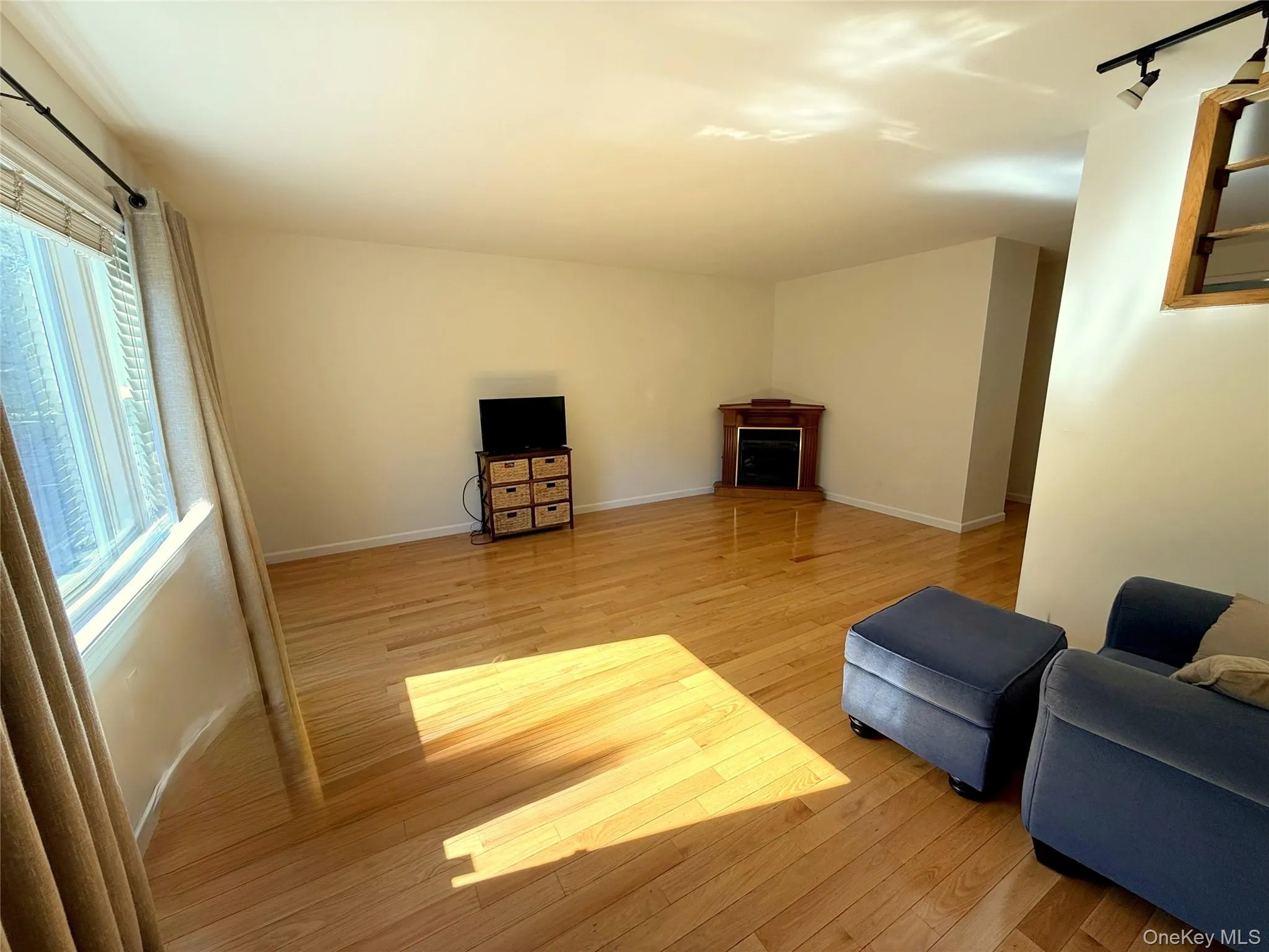 56 Foltim Way, Clarkstown, NY, 2 Bedrooms Bedrooms, 7 Rooms Rooms,2 BathroomsBathrooms,Residential,For Rent,Foltim,0,1033902 56 Foltim Way, Clarkstown, NY, 2 Bedrooms Bedrooms, 7 Rooms Rooms,2 BathroomsBathrooms,Residential,For Rent,Foltim,0,1033902