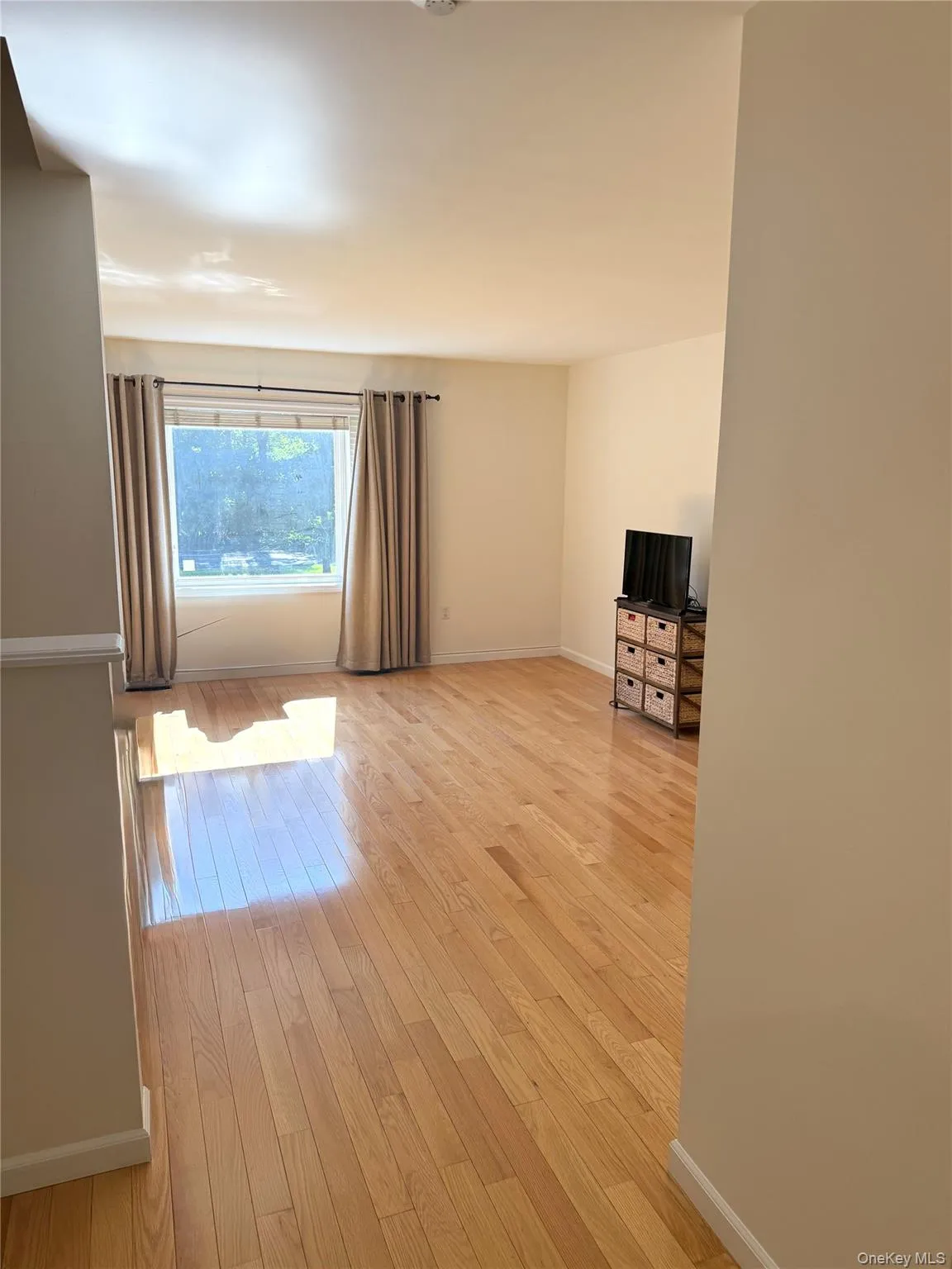 56 Foltim Way, Clarkstown, NY, 2 Bedrooms Bedrooms, 7 Rooms Rooms,2 BathroomsBathrooms,Residential,For Rent,Foltim,0,1033902 56 Foltim Way, Clarkstown, NY, 2 Bedrooms Bedrooms, 7 Rooms Rooms,2 BathroomsBathrooms,Residential,For Rent,Foltim,0,1033902