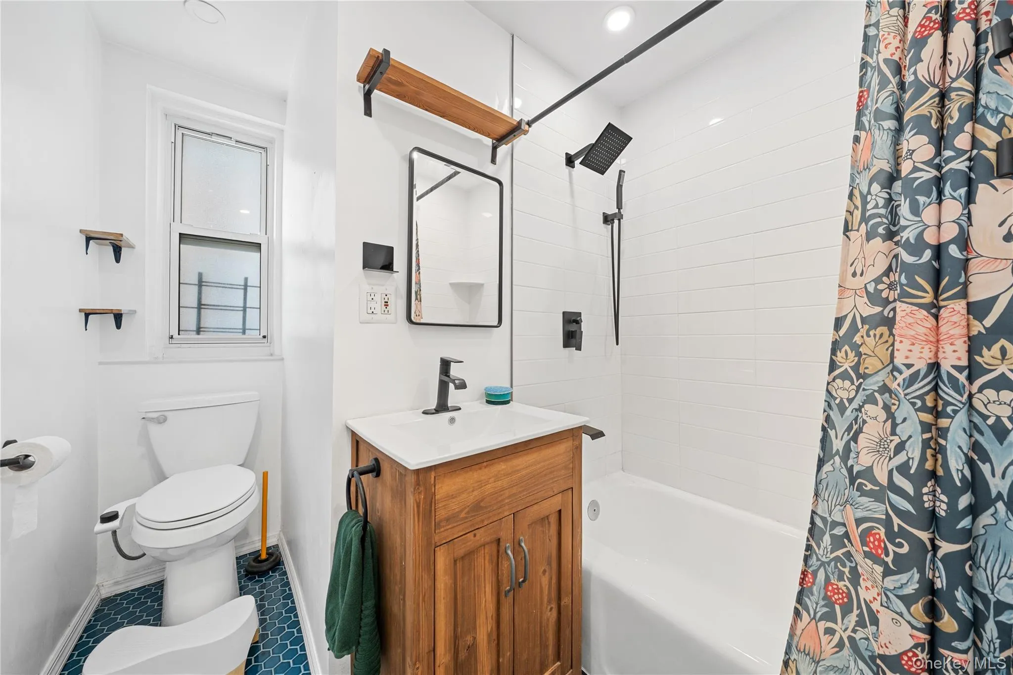 88-10 35th Avenue, New York, NY, 1 Bedroom Bedrooms, 3 Rooms Rooms,1 BathroomBathrooms,Residential,For Rent,35th,0,1033905 88-10 35th Avenue, New York, NY, 1 Bedroom Bedrooms, 3 Rooms Rooms,1 BathroomBathrooms,Residential,For Rent,35th,0,1033905