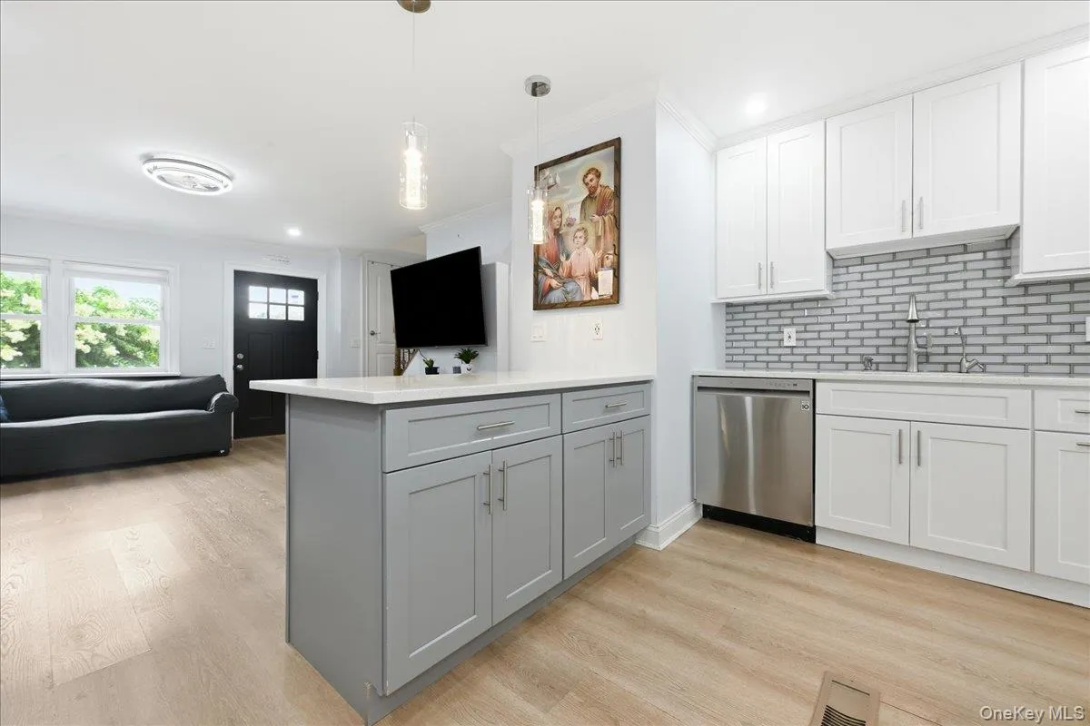 913 Merillon Avenue, Hempstead, NY, 4 Bedrooms Bedrooms, 6 Rooms Rooms,1 BathroomBathrooms,Residential,For Rent,Merillon,0,1033908 913 Merillon Avenue, Hempstead, NY, 4 Bedrooms Bedrooms, 6 Rooms Rooms,1 BathroomBathrooms,Residential,For Rent,Merillon,0,1033908