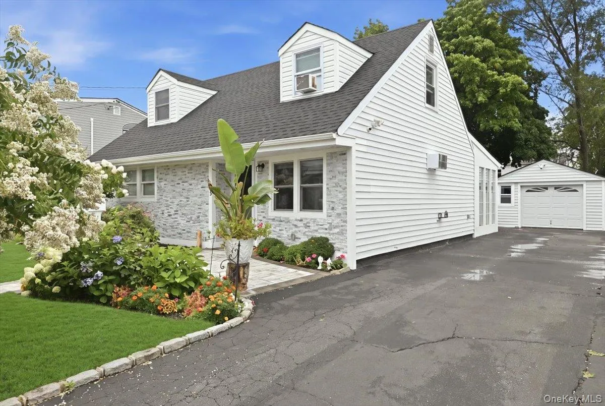 913 Merillon Avenue, Hempstead, NY, 4 Bedrooms Bedrooms, 6 Rooms Rooms,1 BathroomBathrooms,Residential,For Rent,Merillon,0,1033908 913 Merillon Avenue, Hempstead, NY, 4 Bedrooms Bedrooms, 6 Rooms Rooms,1 BathroomBathrooms,Residential,For Rent,Merillon,0,1033908