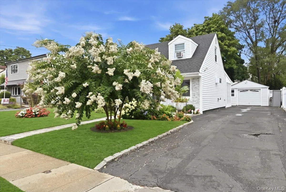 913 Merillon Avenue, Hempstead, NY, 4 Bedrooms Bedrooms, 6 Rooms Rooms,1 BathroomBathrooms,Residential,For Rent,Merillon,0,1033908 913 Merillon Avenue, Hempstead, NY, 4 Bedrooms Bedrooms, 6 Rooms Rooms,1 BathroomBathrooms,Residential,For Rent,Merillon,0,1033908