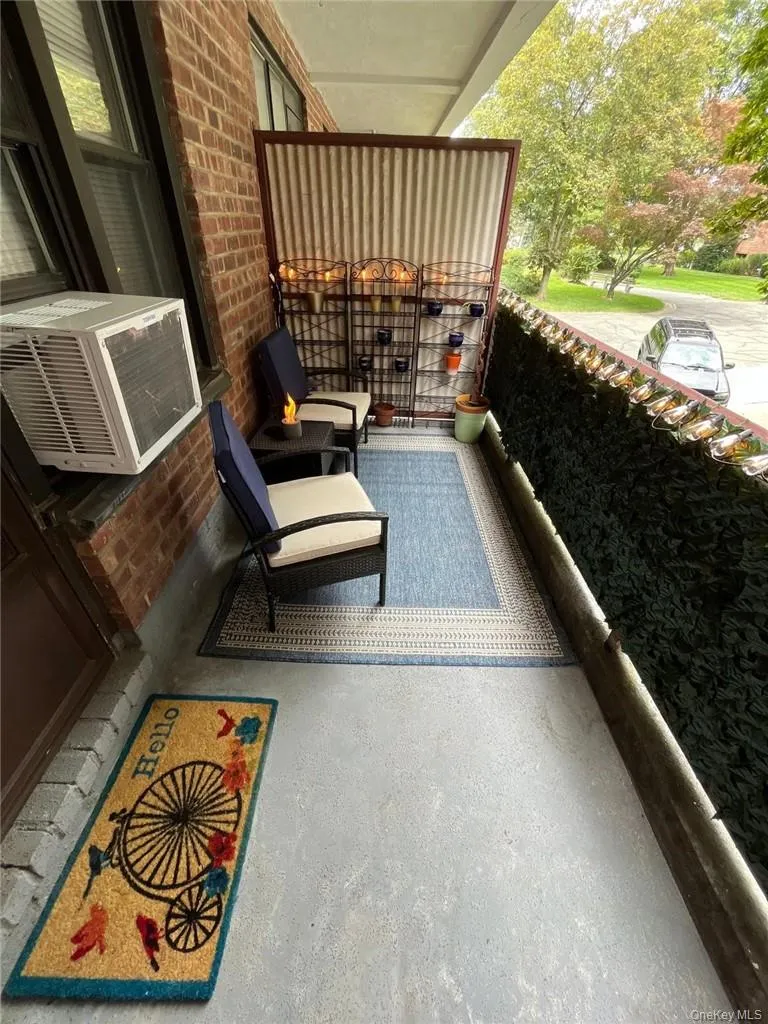 Balcony with cooling unit Balcony with cooling unit
