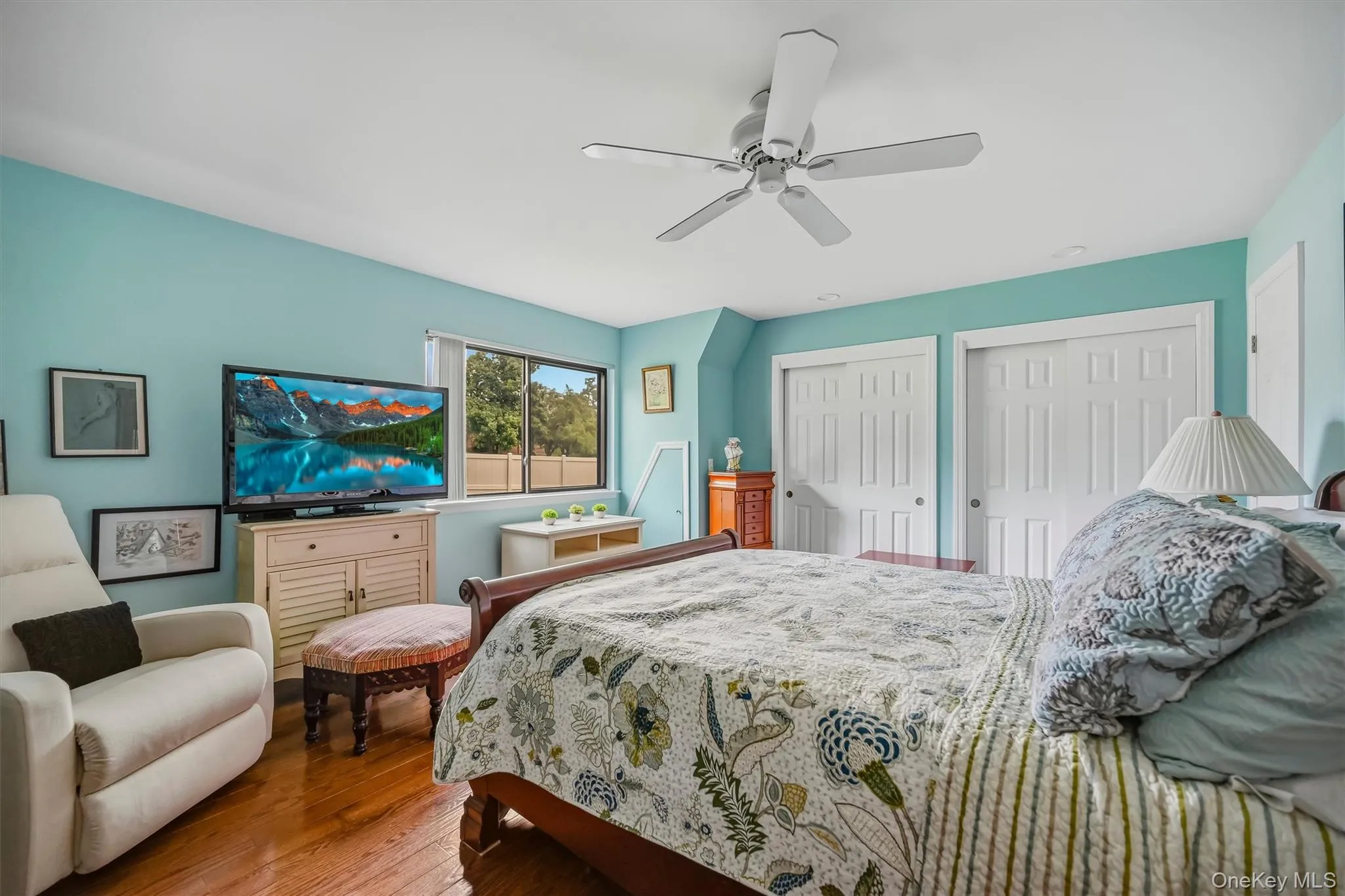 Primary bedroom with two closets! Primary bedroom with two closets!
