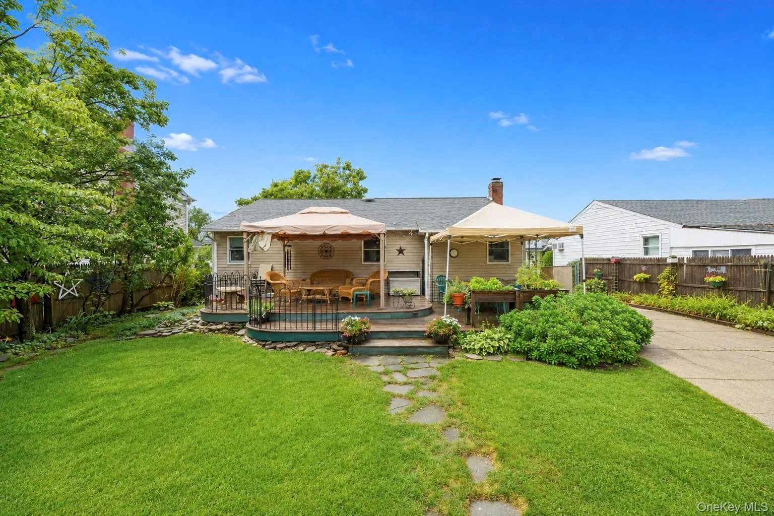 18 Cornell Lane, Oyster Bay, NY, 3 Bedrooms Bedrooms, 8 Rooms Rooms,2 BathroomsBathrooms,Residential,For Rent,Cornell,0,1033919 18 Cornell Lane, Oyster Bay, NY, 3 Bedrooms Bedrooms, 8 Rooms Rooms,2 BathroomsBathrooms,Residential,For Rent,Cornell,0,1033919