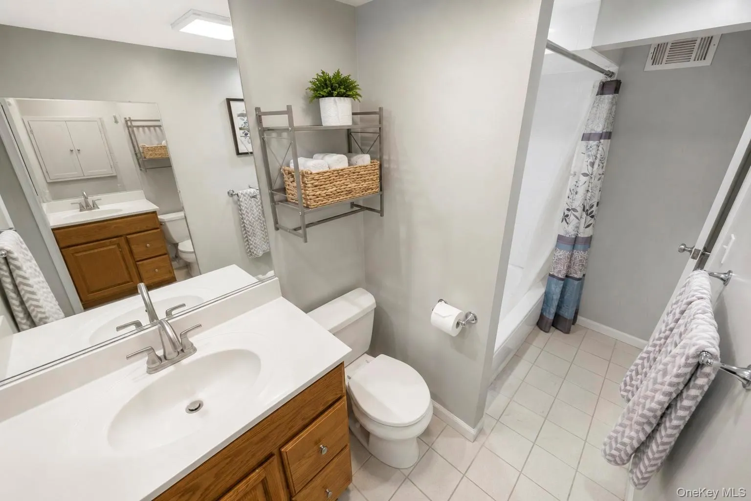 18 Cornell Lane, Oyster Bay, NY, 3 Bedrooms Bedrooms, 8 Rooms Rooms,2 BathroomsBathrooms,Residential,For Rent,Cornell,0,1033919 18 Cornell Lane, Oyster Bay, NY, 3 Bedrooms Bedrooms, 8 Rooms Rooms,2 BathroomsBathrooms,Residential,For Rent,Cornell,0,1033919