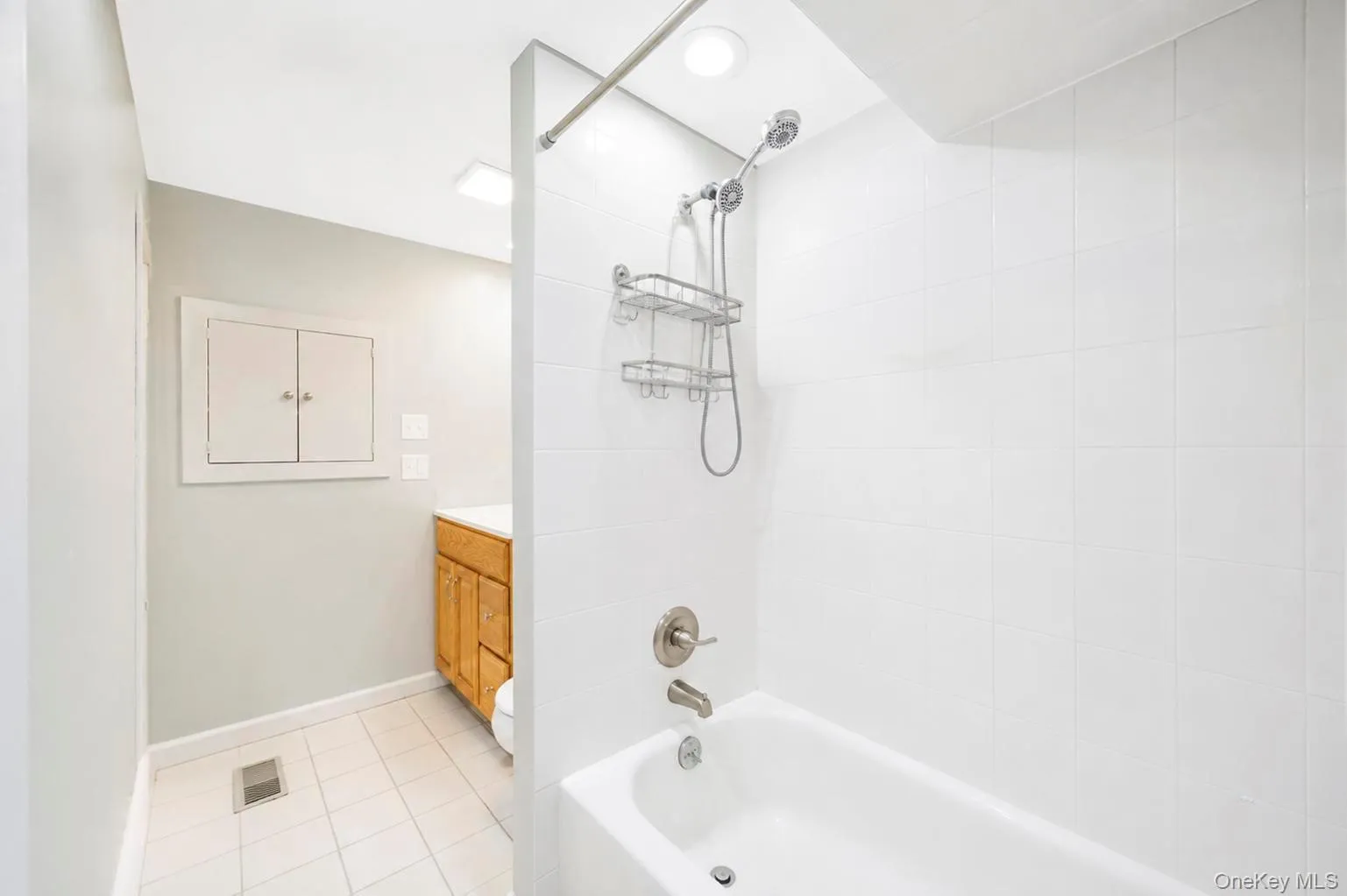 18 Cornell Lane, Oyster Bay, NY, 3 Bedrooms Bedrooms, 8 Rooms Rooms,2 BathroomsBathrooms,Residential,For Rent,Cornell,0,1033919 18 Cornell Lane, Oyster Bay, NY, 3 Bedrooms Bedrooms, 8 Rooms Rooms,2 BathroomsBathrooms,Residential,For Rent,Cornell,0,1033919