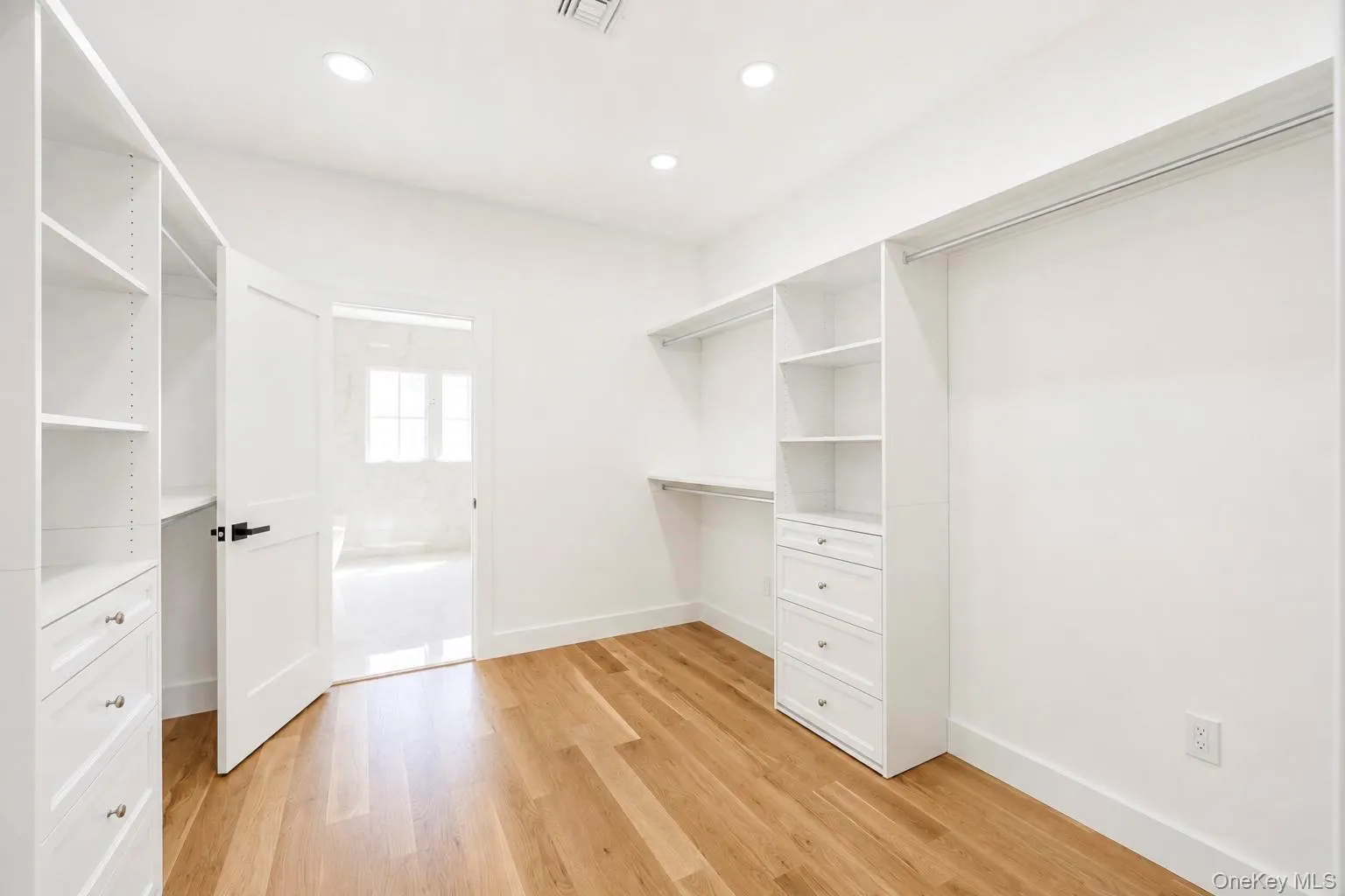 43 Cabot Lane, Oyster Bay, NY, 5 Bedrooms Bedrooms, 10 Rooms Rooms,6 BathroomsBathrooms,Residential,For Rent,Cabot,0,1033932 43 Cabot Lane, Oyster Bay, NY, 5 Bedrooms Bedrooms, 10 Rooms Rooms,6 BathroomsBathrooms,Residential,For Rent,Cabot,0,1033932