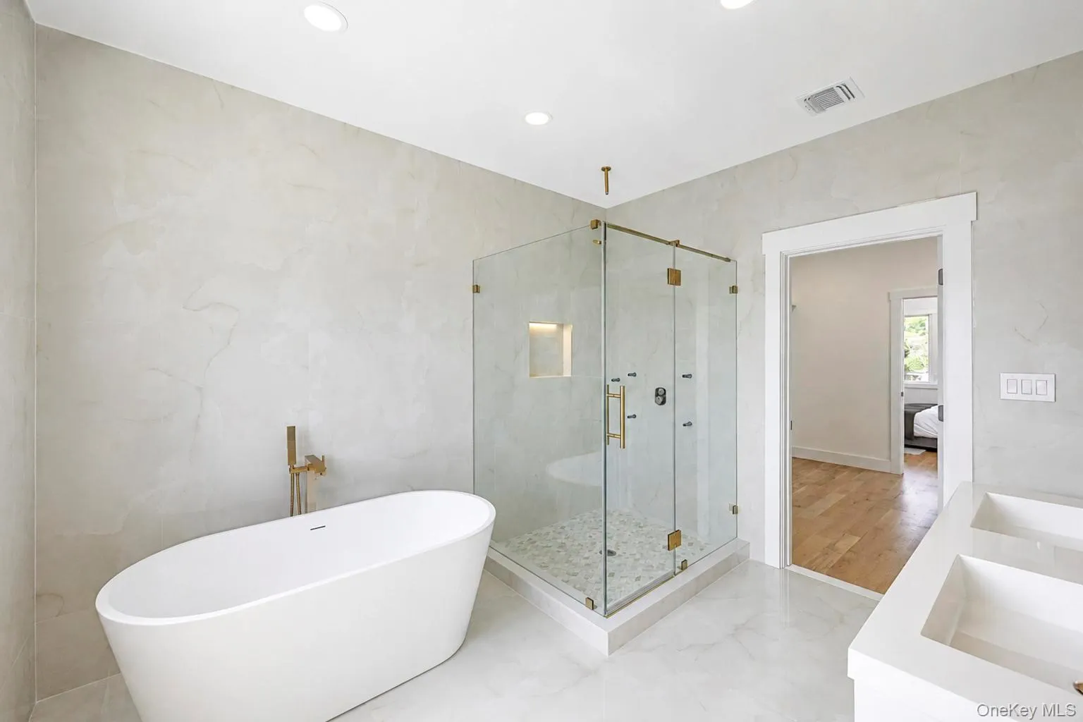 43 Cabot Lane, Oyster Bay, NY, 5 Bedrooms Bedrooms, 10 Rooms Rooms,6 BathroomsBathrooms,Residential,For Rent,Cabot,0,1033932 43 Cabot Lane, Oyster Bay, NY, 5 Bedrooms Bedrooms, 10 Rooms Rooms,6 BathroomsBathrooms,Residential,For Rent,Cabot,0,1033932