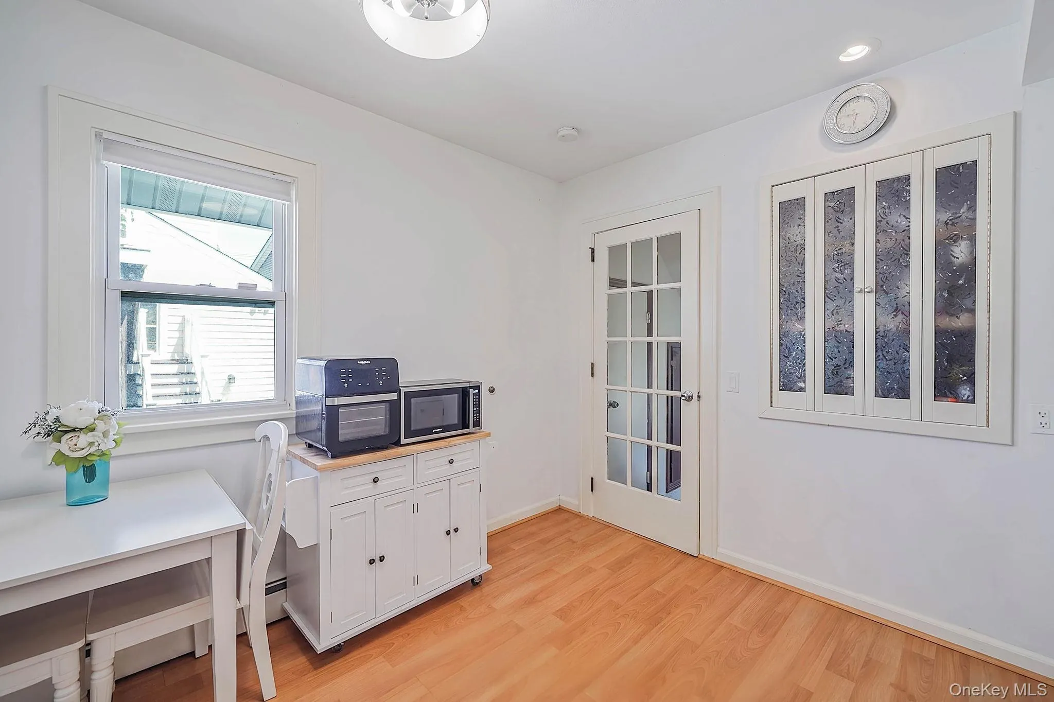 111 Liberty Avenue, Babylon, NY, 2 Bedrooms Bedrooms, 5 Rooms Rooms,1 BathroomBathrooms,Residential,For Rent,Liberty,0,1033941 111 Liberty Avenue, Babylon, NY, 2 Bedrooms Bedrooms, 5 Rooms Rooms,1 BathroomBathrooms,Residential,For Rent,Liberty,0,1033941