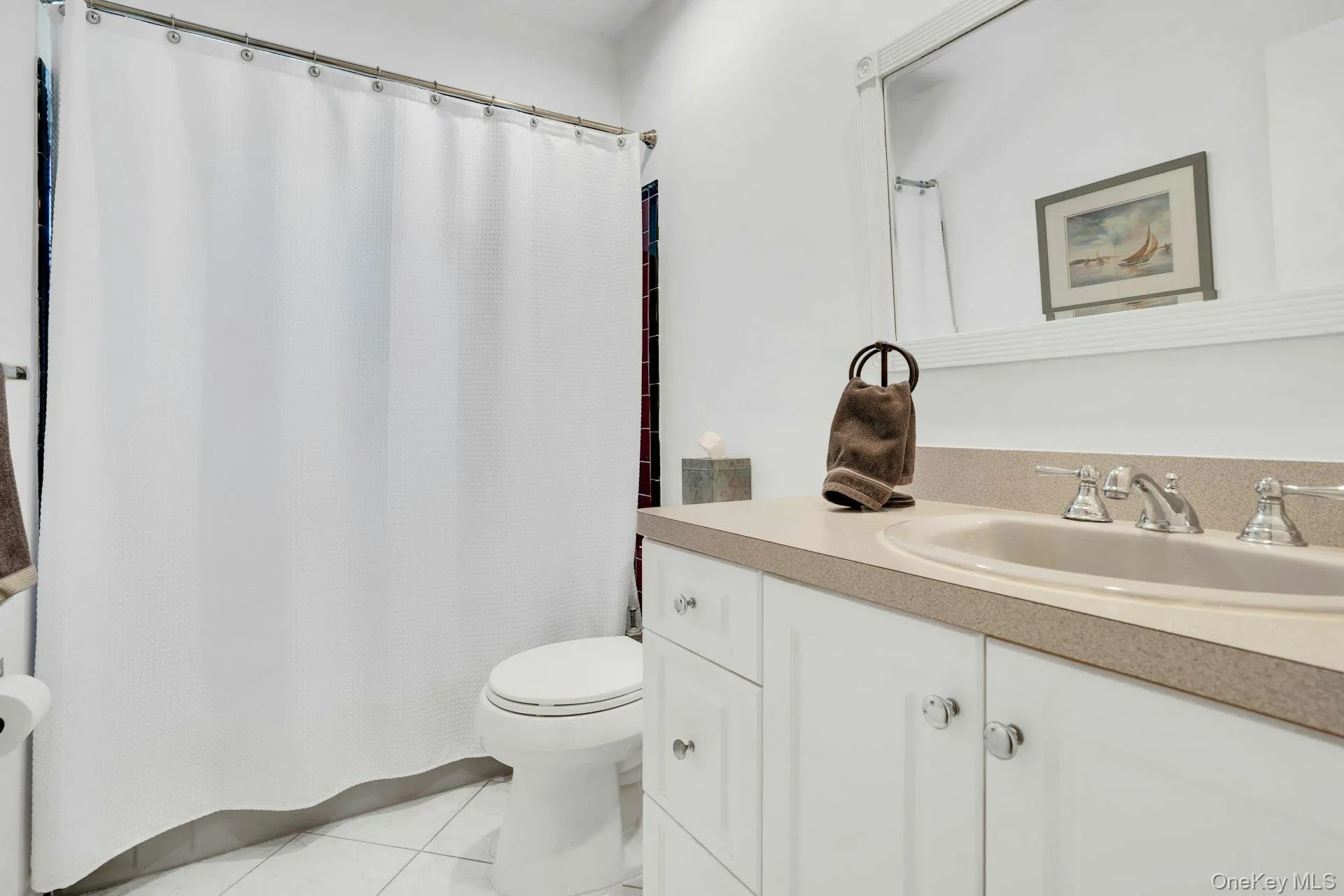 1st floor full bathroom updated in 1998. 1st floor full bathroom updated in 1998.