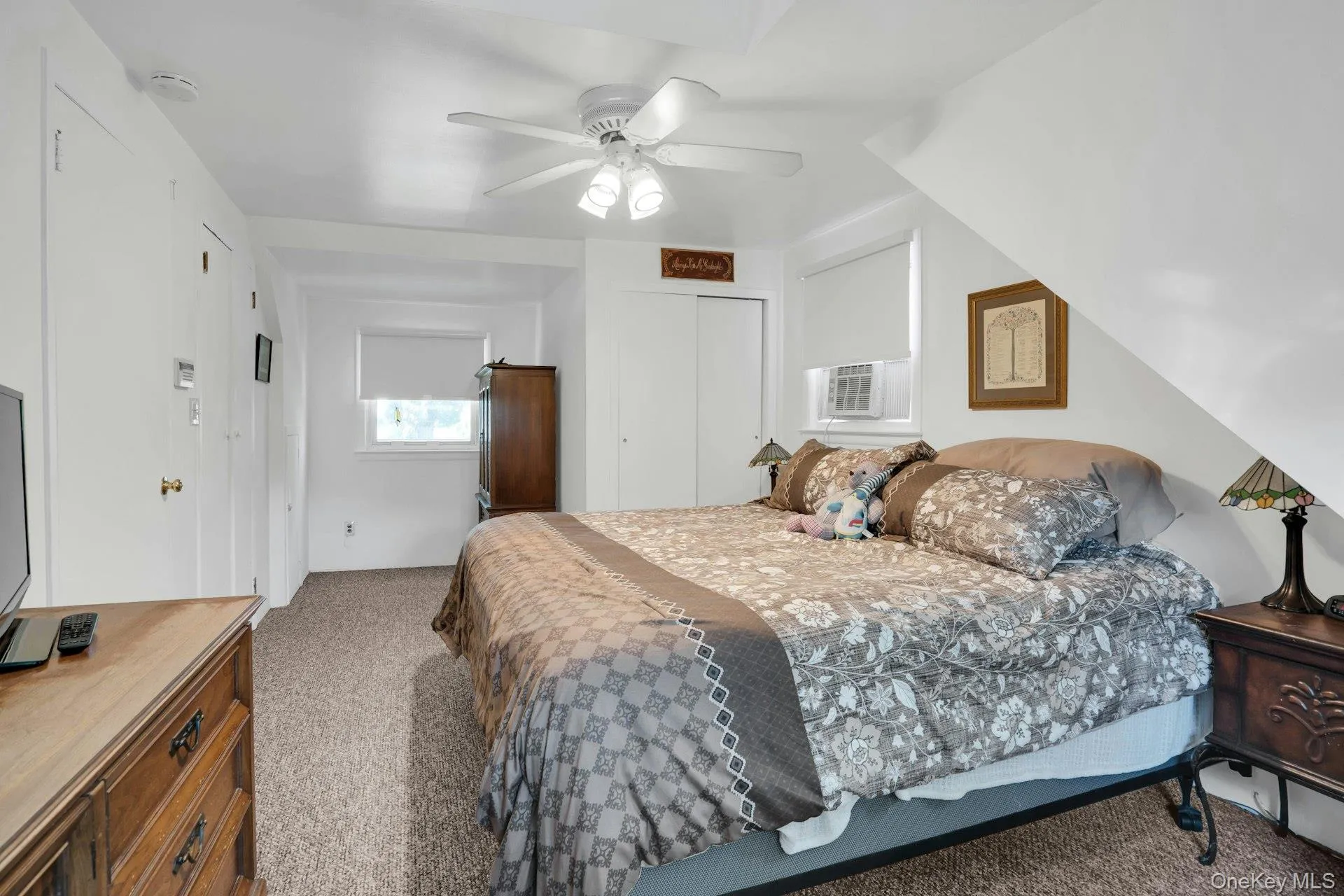 2 double closets. 2 double closets.