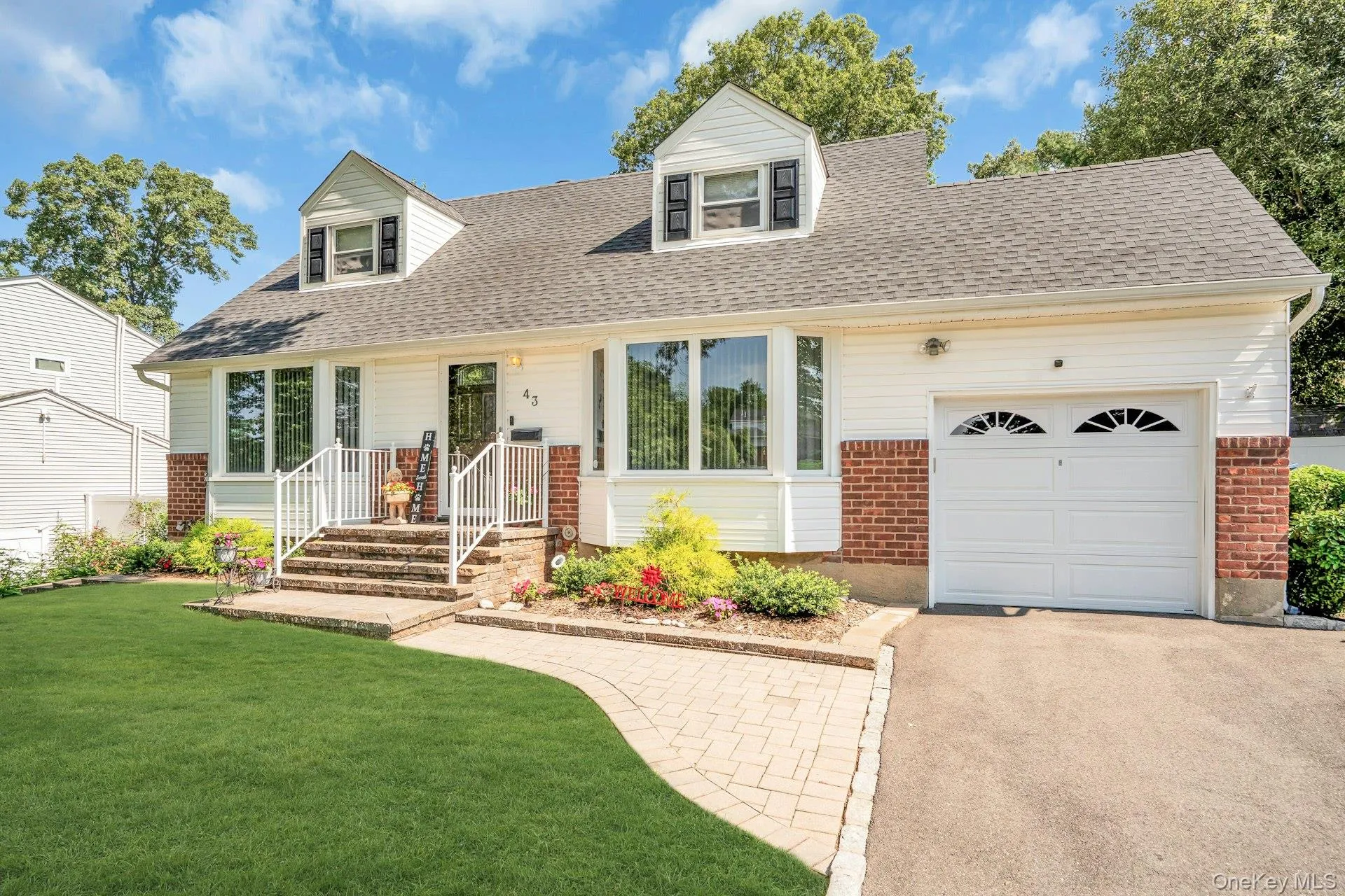 Professionally landscaped and maintained. Professionally landscaped and maintained.