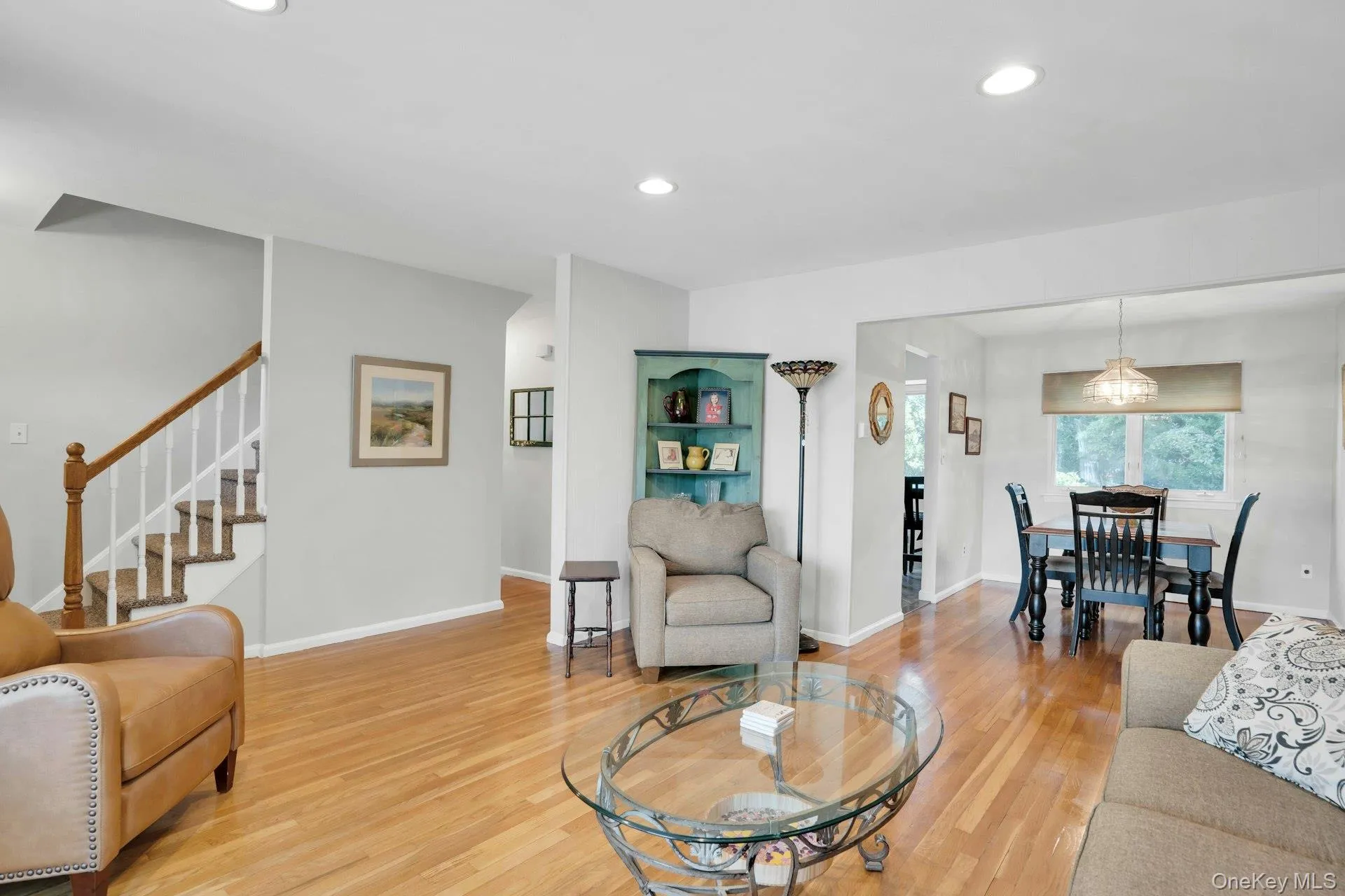 Nice open space to entertain. Nice open space to entertain.