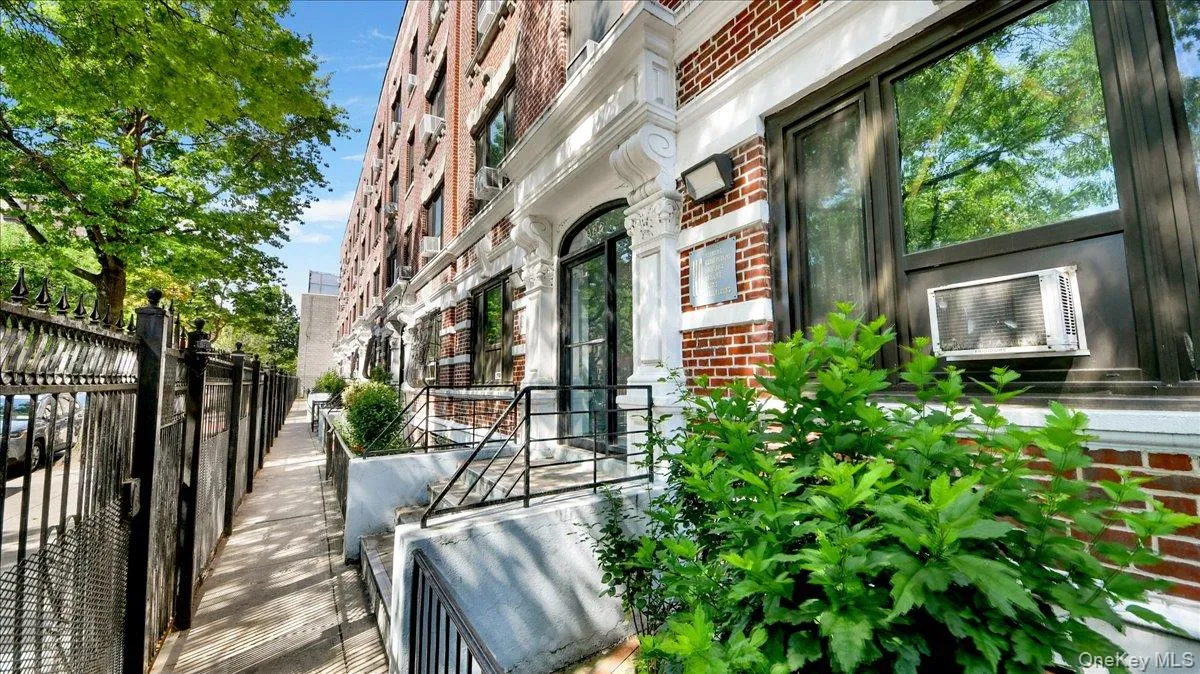 827 Fox Street, New York, NY, 3 Bedrooms Bedrooms, 6 Rooms Rooms,1 BathroomBathrooms,Residential,For Rent,Fox,0,1033952 827 Fox Street, New York, NY, 3 Bedrooms Bedrooms, 6 Rooms Rooms,1 BathroomBathrooms,Residential,For Rent,Fox,0,1033952