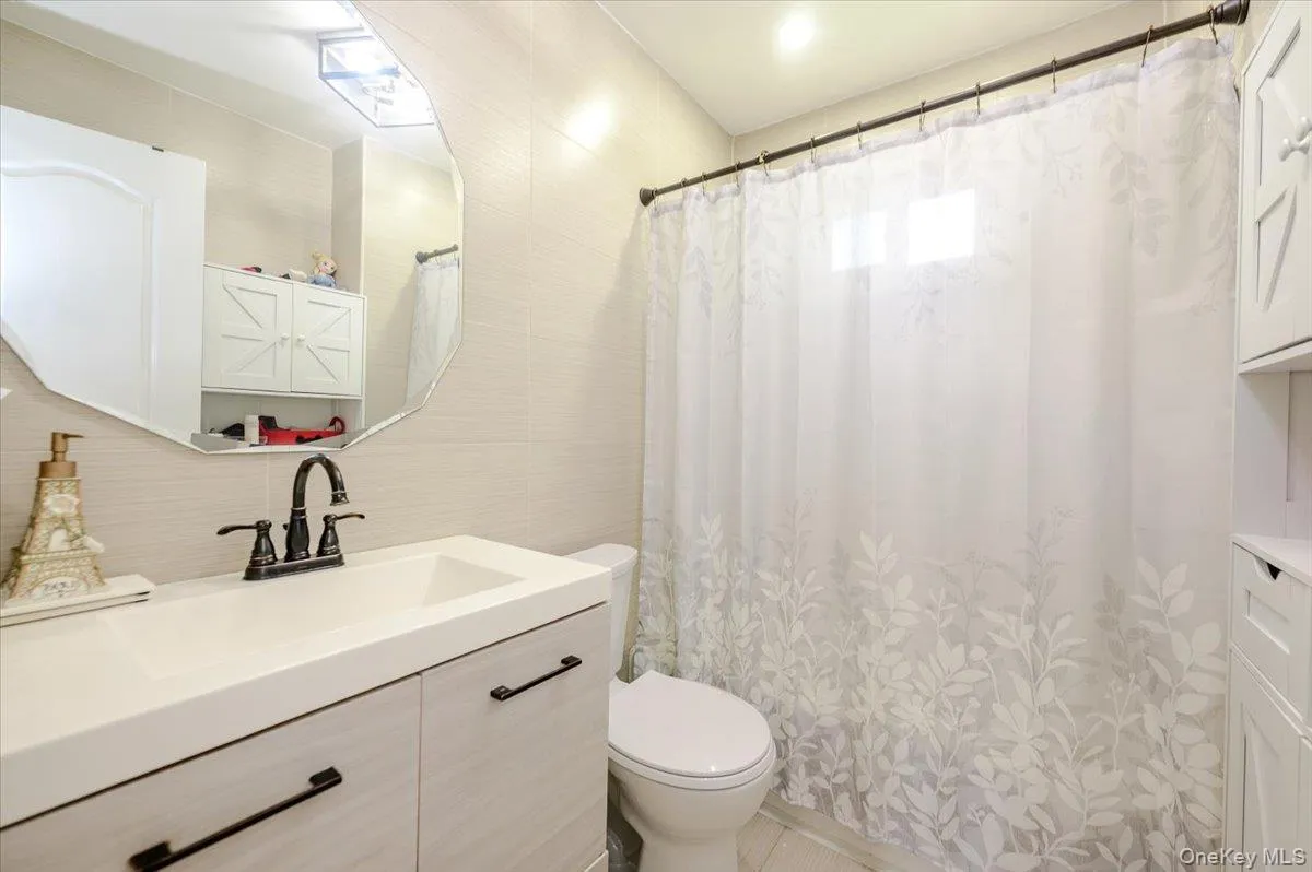 Full Bathroom with tub Full Bathroom with tub