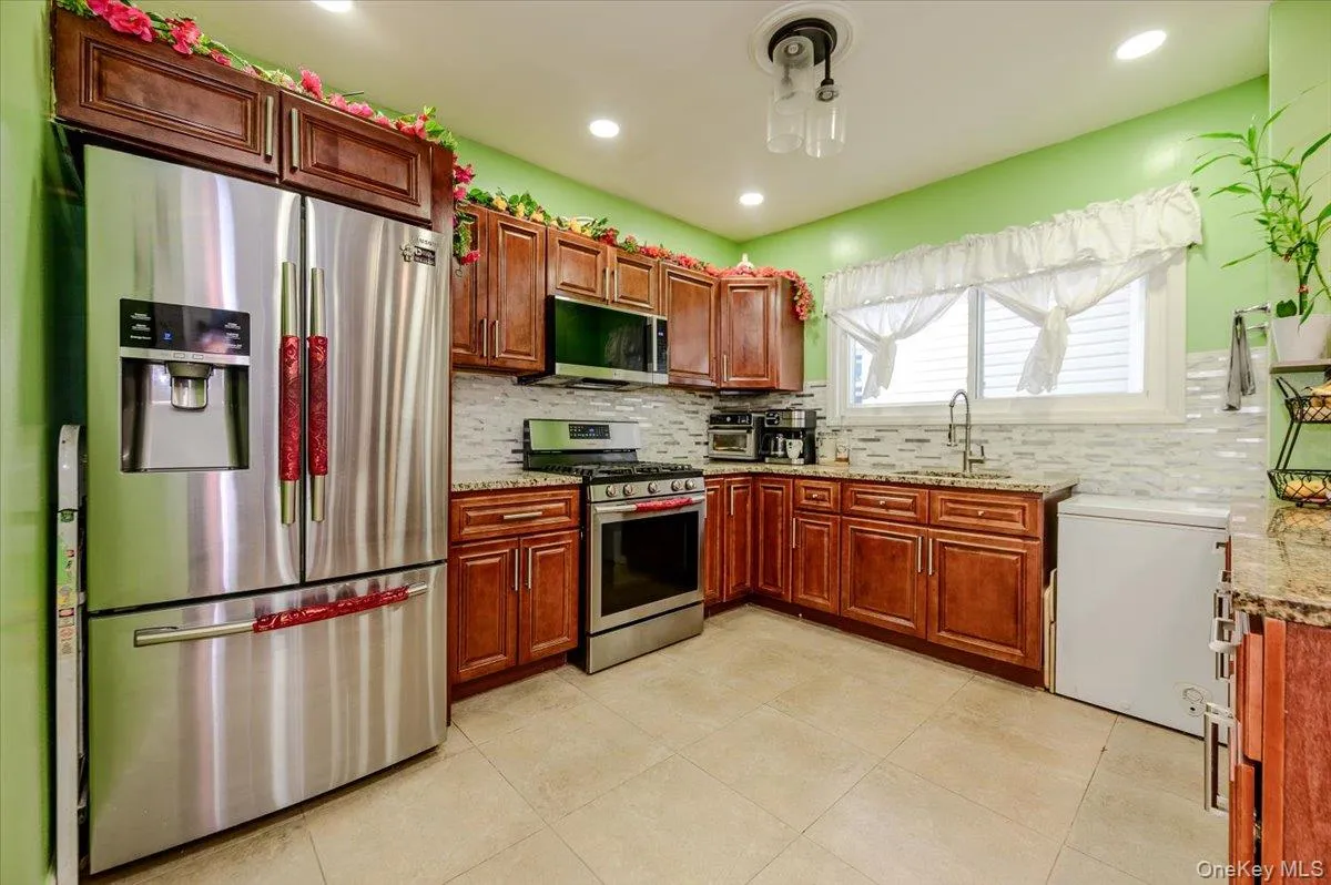 156-03 111th Avenue, New York, NY, 3 Bedrooms Bedrooms, 7 Rooms Rooms,1 BathroomBathrooms,Residential,For Rent,111th,0,1033953 156-03 111th Avenue, New York, NY, 3 Bedrooms Bedrooms, 7 Rooms Rooms,1 BathroomBathrooms,Residential,For Rent,111th,0,1033953