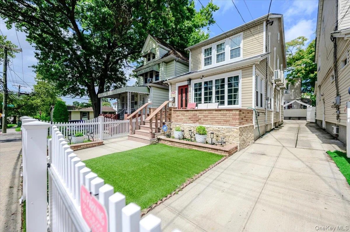 Lots of private parking in your own driveway! Lots of private parking in your own driveway!