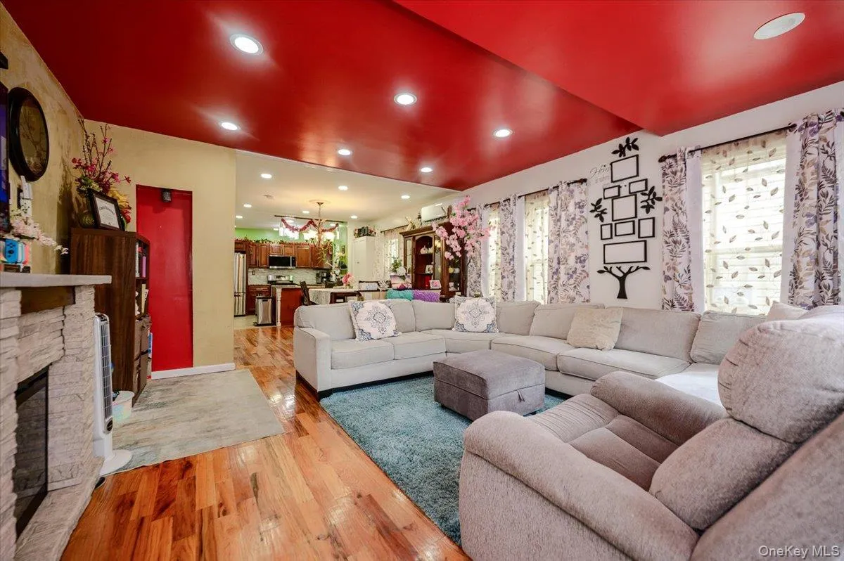 Gorgeous hard wood floors, plenty of room for all! Gorgeous hard wood floors, plenty of room for all!