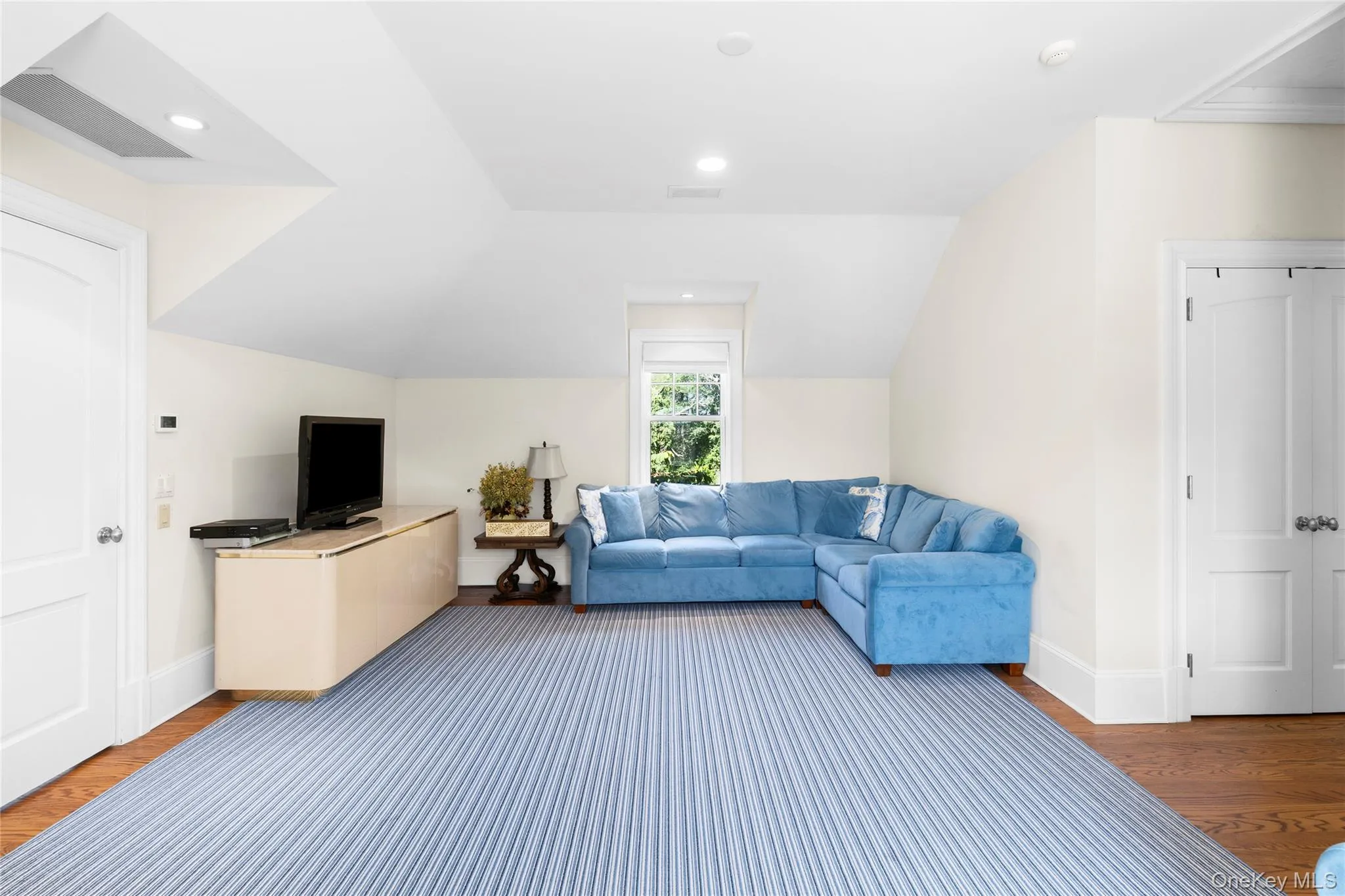 19 Jagger Lane, Southampton, NY, 7 Bedrooms Bedrooms, 12 Rooms Rooms,8 BathroomsBathrooms,Residential,For Rent,Jagger,0,1033957 19 Jagger Lane, Southampton, NY, 7 Bedrooms Bedrooms, 12 Rooms Rooms,8 BathroomsBathrooms,Residential,For Rent,Jagger,0,1033957