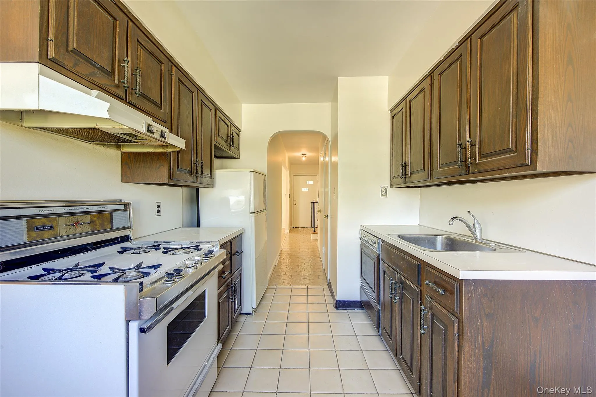 Eat-in-Kitchen Eat-in-Kitchen