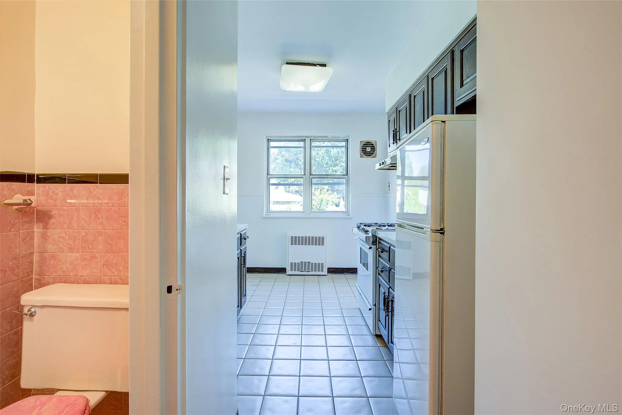 Eat-in-Kitchen Eat-in-Kitchen