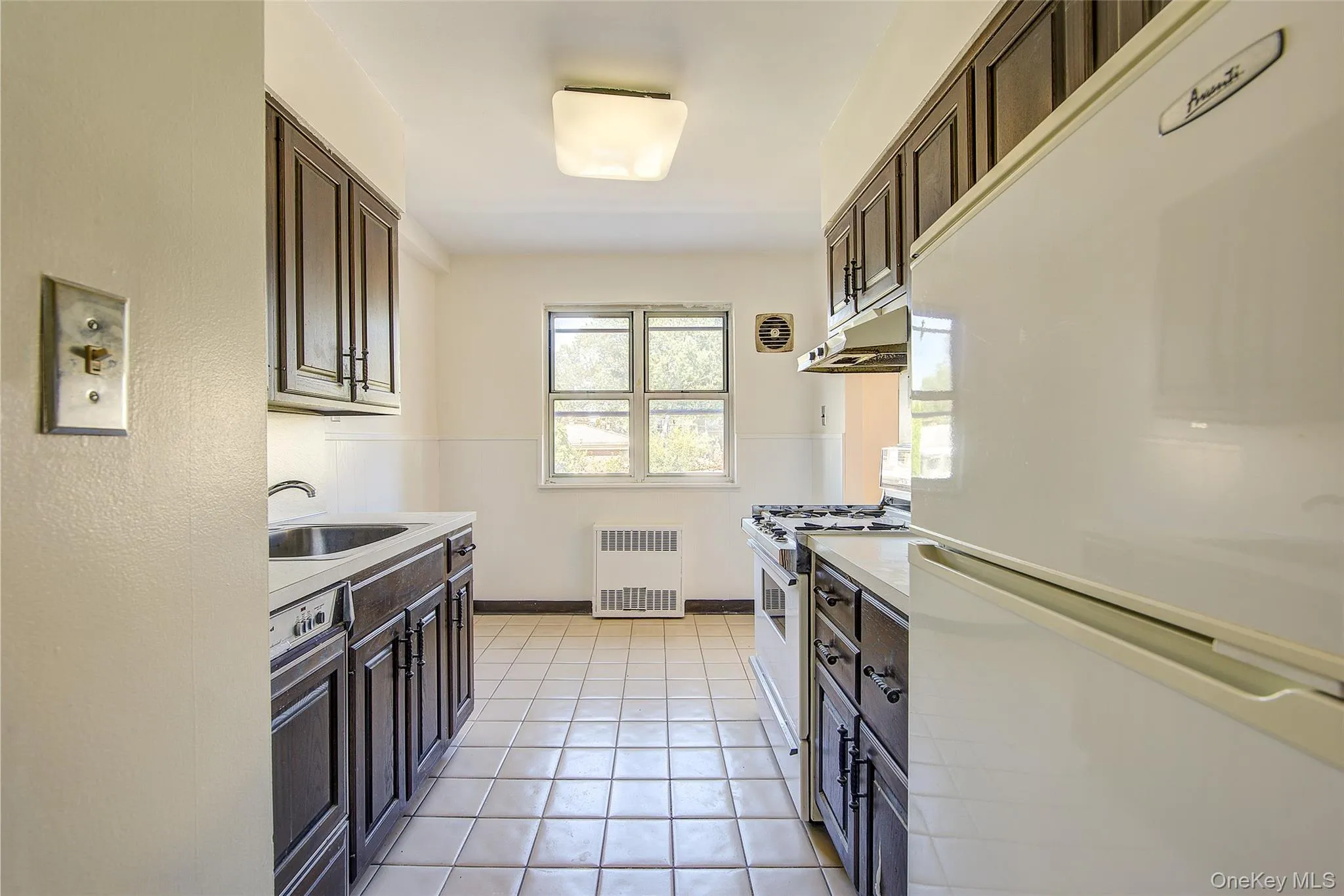 Eat-in-Kitchen Eat-in-Kitchen