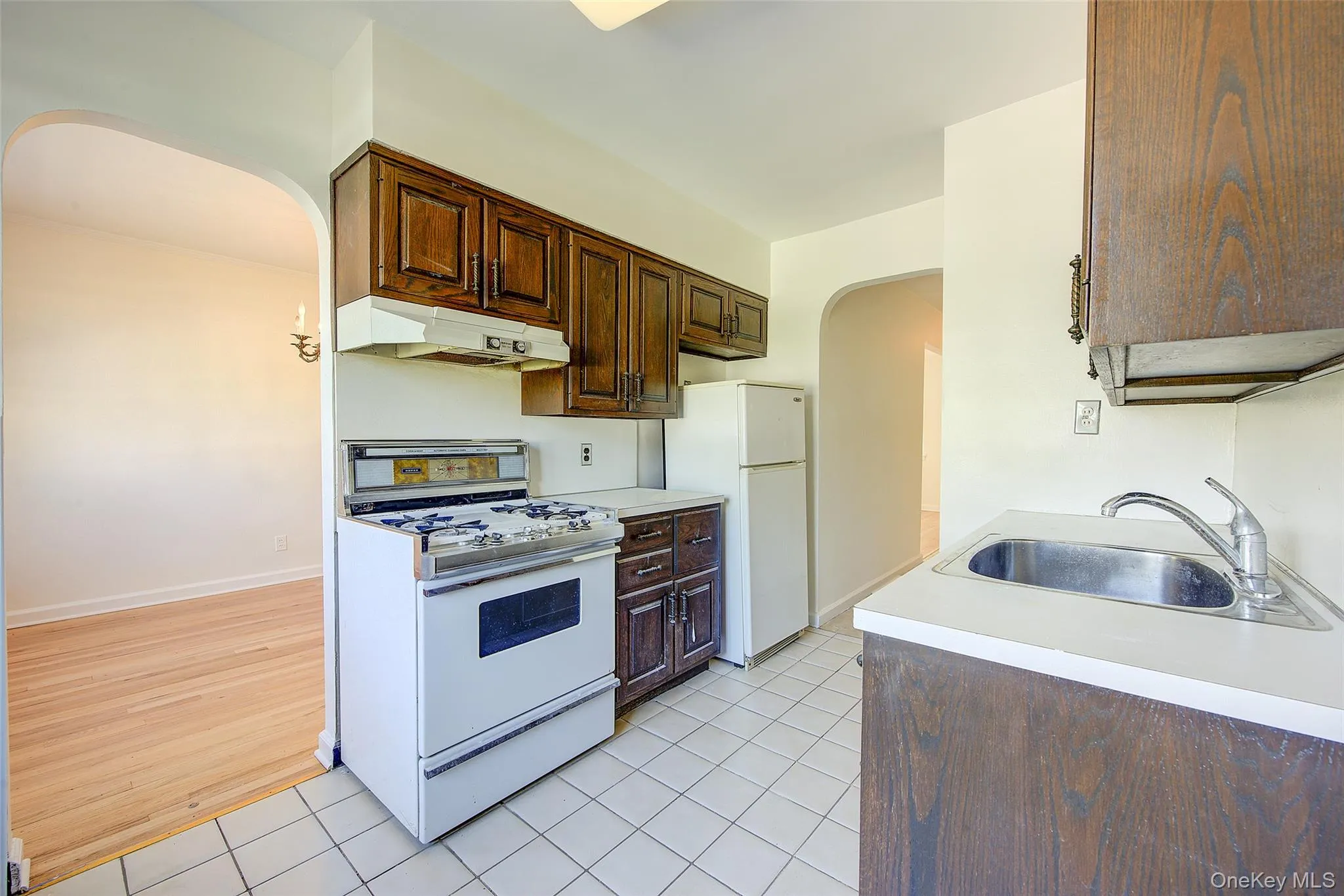 Eat-in-Kitchen Eat-in-Kitchen