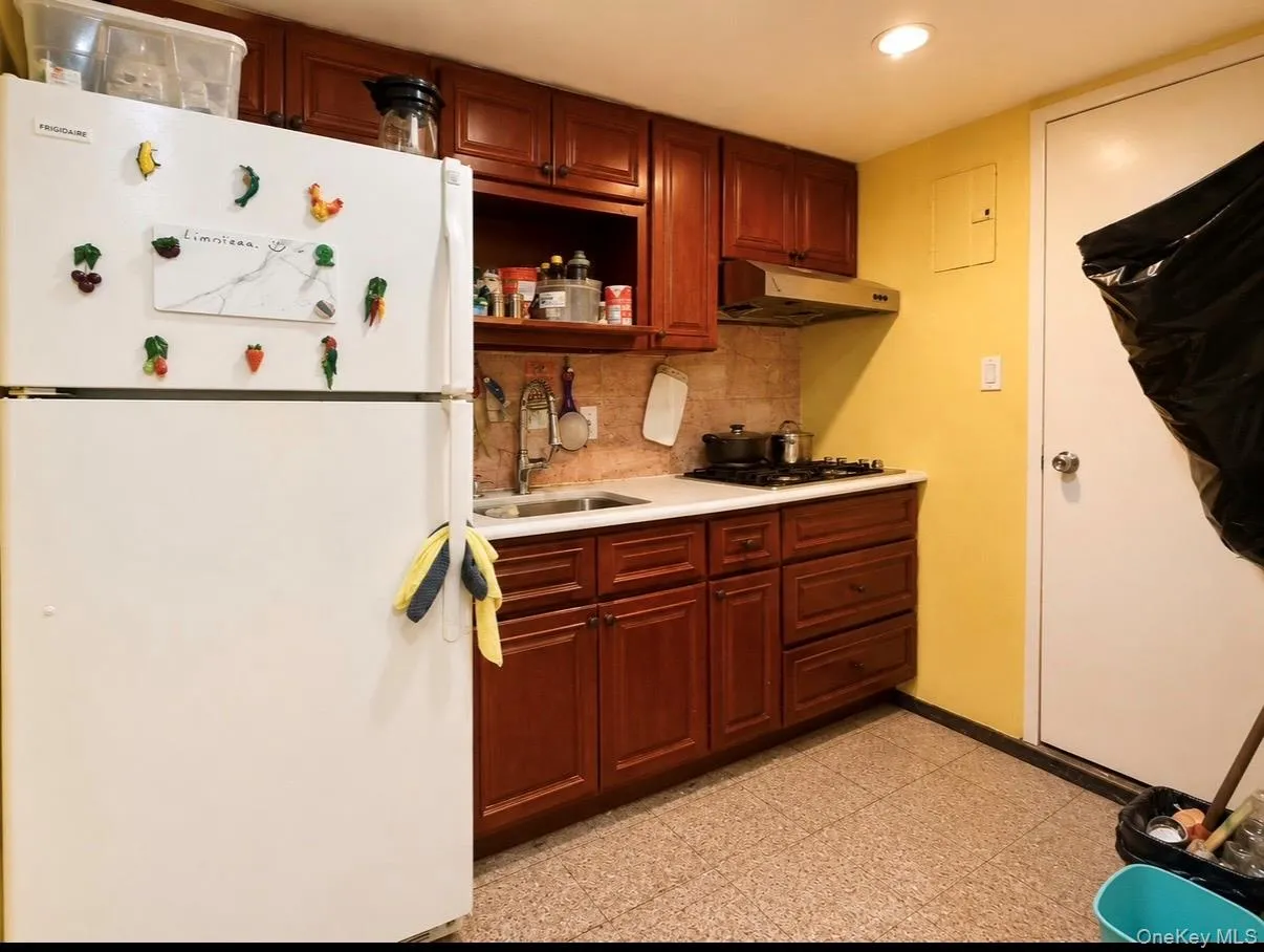 10421 39th Avenue, New York, NY, 2 Bedrooms Bedrooms, 5 Rooms Rooms,2 BathroomsBathrooms,Residential,For Rent,39th,0,1033979 10421 39th Avenue, New York, NY, 2 Bedrooms Bedrooms, 5 Rooms Rooms,2 BathroomsBathrooms,Residential,For Rent,39th,0,1033979