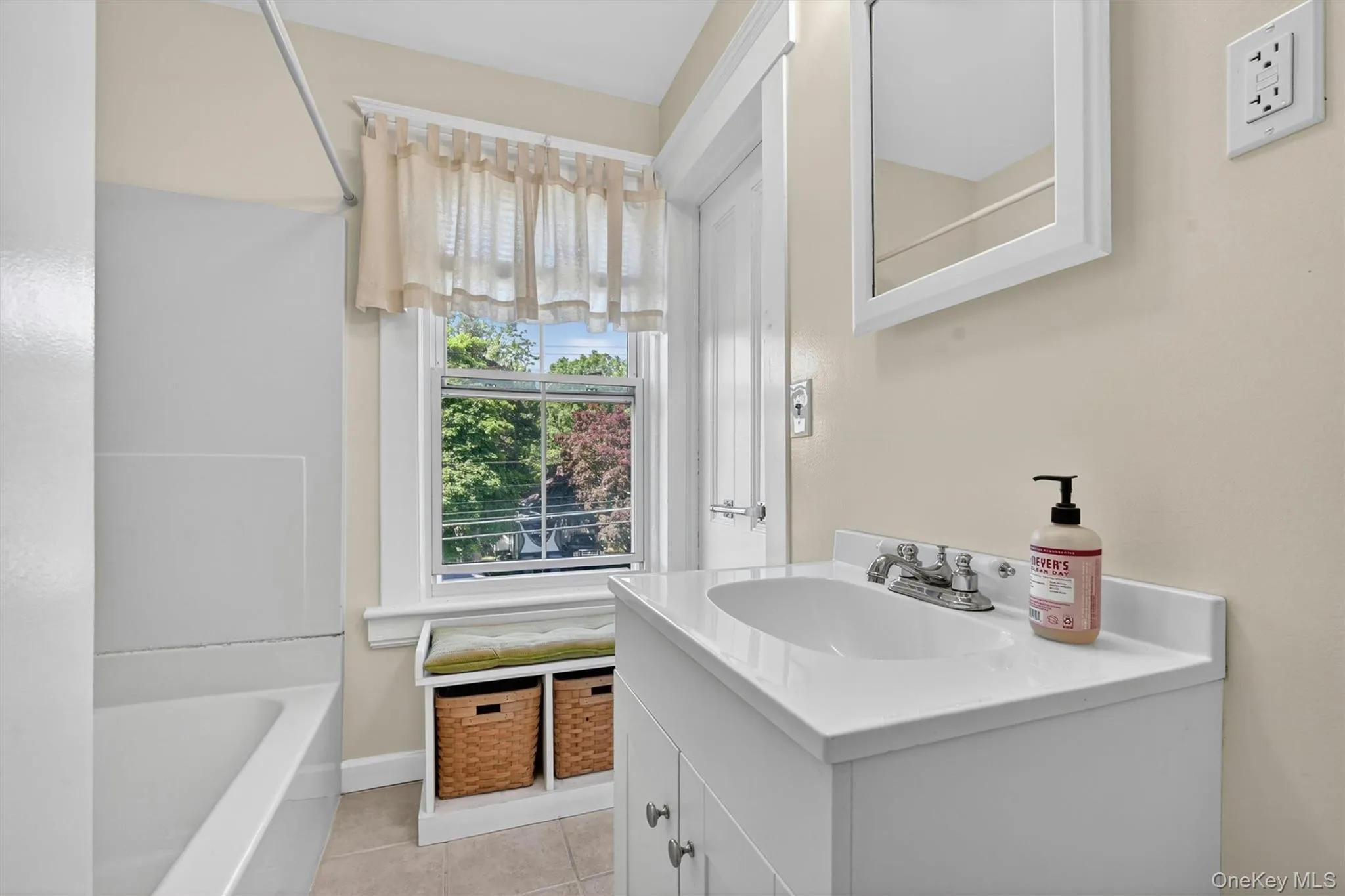41 Roosevelt Avenue, Middletown, NY, 3 Bedrooms Bedrooms, 6 Rooms Rooms,1 BathroomBathrooms,Residential,For Rent,Roosevelt,0,1033985 41 Roosevelt Avenue, Middletown, NY, 3 Bedrooms Bedrooms, 6 Rooms Rooms,1 BathroomBathrooms,Residential,For Rent,Roosevelt,0,1033985
