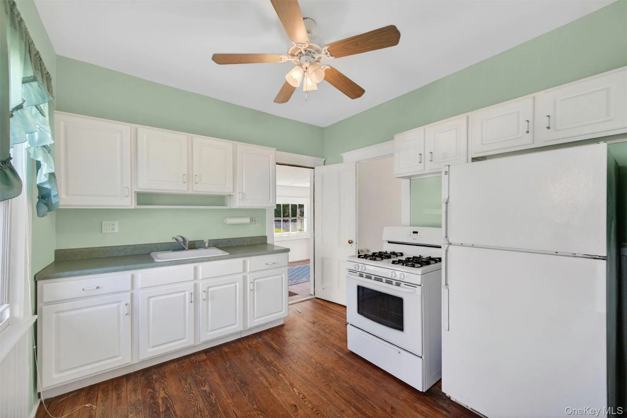 41 Roosevelt Avenue, Middletown, NY, 3 Bedrooms Bedrooms, 6 Rooms Rooms,1 BathroomBathrooms,Residential,For Rent,Roosevelt,0,1033985 41 Roosevelt Avenue, Middletown, NY, 3 Bedrooms Bedrooms, 6 Rooms Rooms,1 BathroomBathrooms,Residential,For Rent,Roosevelt,0,1033985
