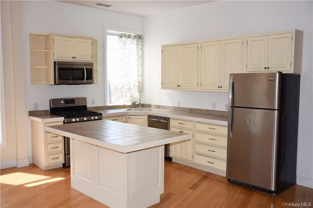 141 Main Street, Ossining, NY, 2 Bedrooms Bedrooms, 4 Rooms Rooms,1 BathroomBathrooms,Residential Lease,For Rent,Main,0,1033986 141 Main Street, Ossining, NY, 2 Bedrooms Bedrooms, 4 Rooms Rooms,1 BathroomBathrooms,Residential Lease,For Rent,Main,0,1033986
