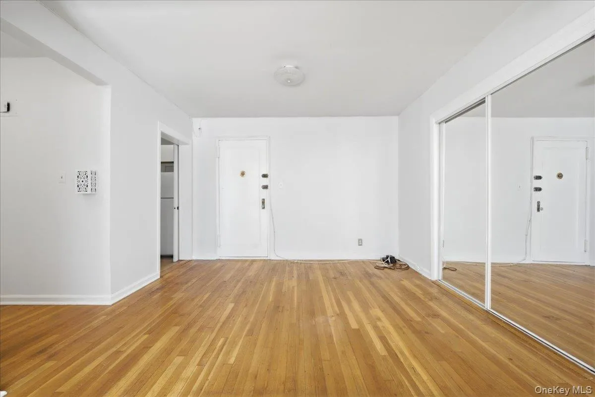 2080 Barnes Avenue, New York, NY, 1 Bedroom Bedrooms, 4 Rooms Rooms,1 BathroomBathrooms,Residential,For Rent,Barnes,0,1033989 2080 Barnes Avenue, New York, NY, 1 Bedroom Bedrooms, 4 Rooms Rooms,1 BathroomBathrooms,Residential,For Rent,Barnes,0,1033989