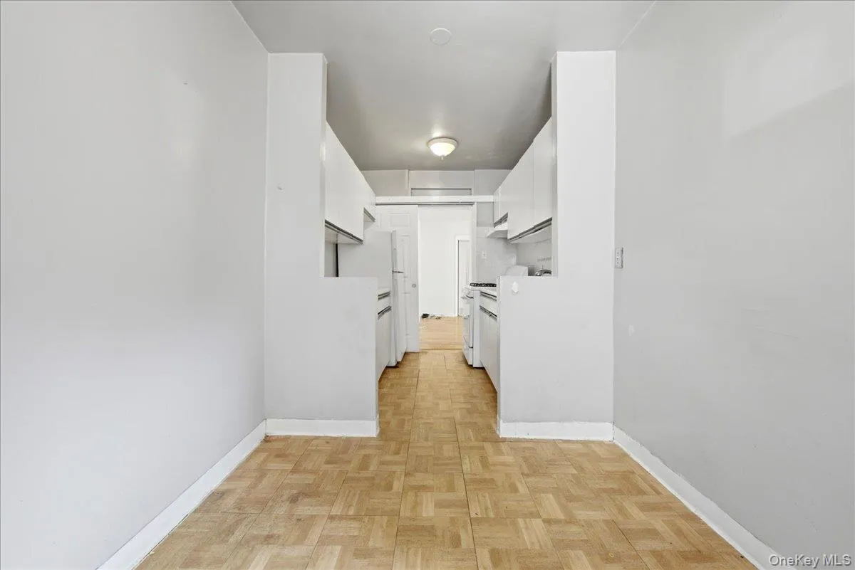 2080 Barnes Avenue, New York, NY, 1 Bedroom Bedrooms, 4 Rooms Rooms,1 BathroomBathrooms,Residential,For Rent,Barnes,0,1033989 2080 Barnes Avenue, New York, NY, 1 Bedroom Bedrooms, 4 Rooms Rooms,1 BathroomBathrooms,Residential,For Rent,Barnes,0,1033989