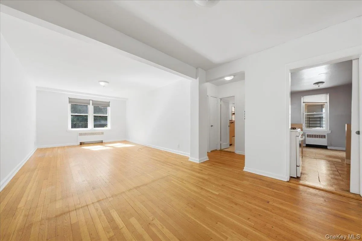 2080 Barnes Avenue, New York, NY, 1 Bedroom Bedrooms, 4 Rooms Rooms,1 BathroomBathrooms,Residential,For Rent,Barnes,0,1033989 2080 Barnes Avenue, New York, NY, 1 Bedroom Bedrooms, 4 Rooms Rooms,1 BathroomBathrooms,Residential,For Rent,Barnes,0,1033989
