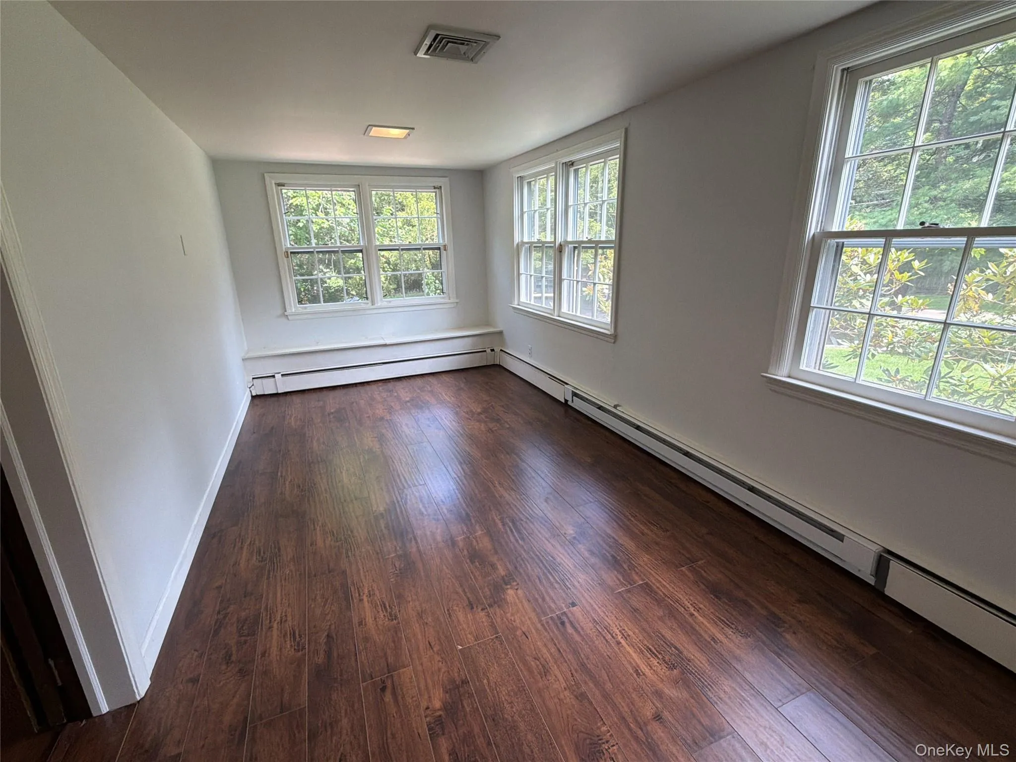 6 Raven Way, Mount Pleasant, NY, 4 Bedrooms Bedrooms, 9 Rooms Rooms,4 BathroomsBathrooms,Residential Lease,For Rent,Raven,0,1033990 6 Raven Way, Mount Pleasant, NY, 4 Bedrooms Bedrooms, 9 Rooms Rooms,4 BathroomsBathrooms,Residential Lease,For Rent,Raven,0,1033990