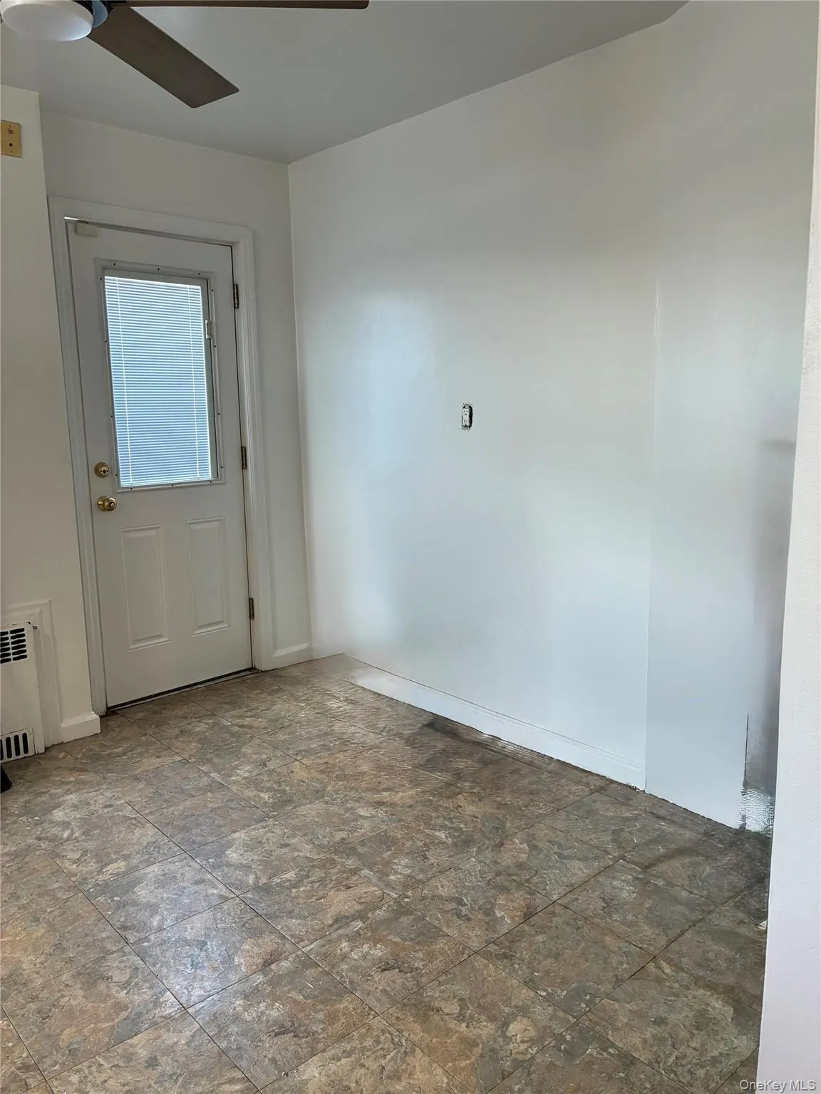 105 Wakefield Avenue, Yonkers, NY, 2 Bedrooms Bedrooms, 5 Rooms Rooms,1 BathroomBathrooms,Residential Lease,For Rent,Wakefield,0,1033992 105 Wakefield Avenue, Yonkers, NY, 2 Bedrooms Bedrooms, 5 Rooms Rooms,1 BathroomBathrooms,Residential Lease,For Rent,Wakefield,0,1033992