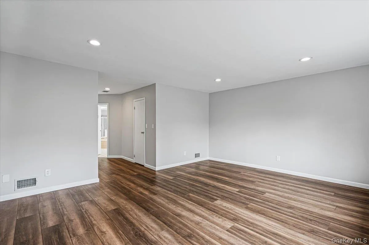 48 Wimbledon Drive, North Hempstead, NY, 3 Bedrooms Bedrooms, 7 Rooms Rooms,2 BathroomsBathrooms,Residential,For Rent,Wimbledon,0,1033995 48 Wimbledon Drive, North Hempstead, NY, 3 Bedrooms Bedrooms, 7 Rooms Rooms,2 BathroomsBathrooms,Residential,For Rent,Wimbledon,0,1033995