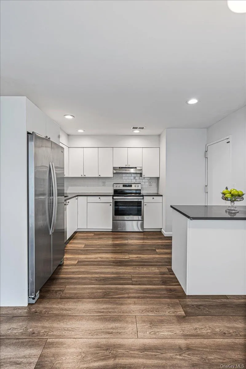 48 Wimbledon Drive, North Hempstead, NY, 3 Bedrooms Bedrooms, 7 Rooms Rooms,2 BathroomsBathrooms,Residential,For Rent,Wimbledon,0,1033995 48 Wimbledon Drive, North Hempstead, NY, 3 Bedrooms Bedrooms, 7 Rooms Rooms,2 BathroomsBathrooms,Residential,For Rent,Wimbledon,0,1033995