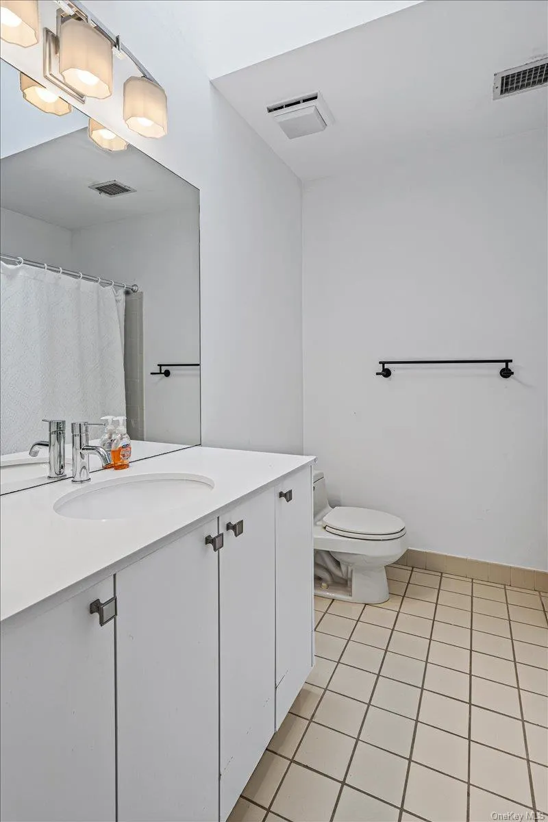 48 Wimbledon Drive, North Hempstead, NY, 3 Bedrooms Bedrooms, 7 Rooms Rooms,2 BathroomsBathrooms,Residential,For Rent,Wimbledon,0,1033995 48 Wimbledon Drive, North Hempstead, NY, 3 Bedrooms Bedrooms, 7 Rooms Rooms,2 BathroomsBathrooms,Residential,For Rent,Wimbledon,0,1033995