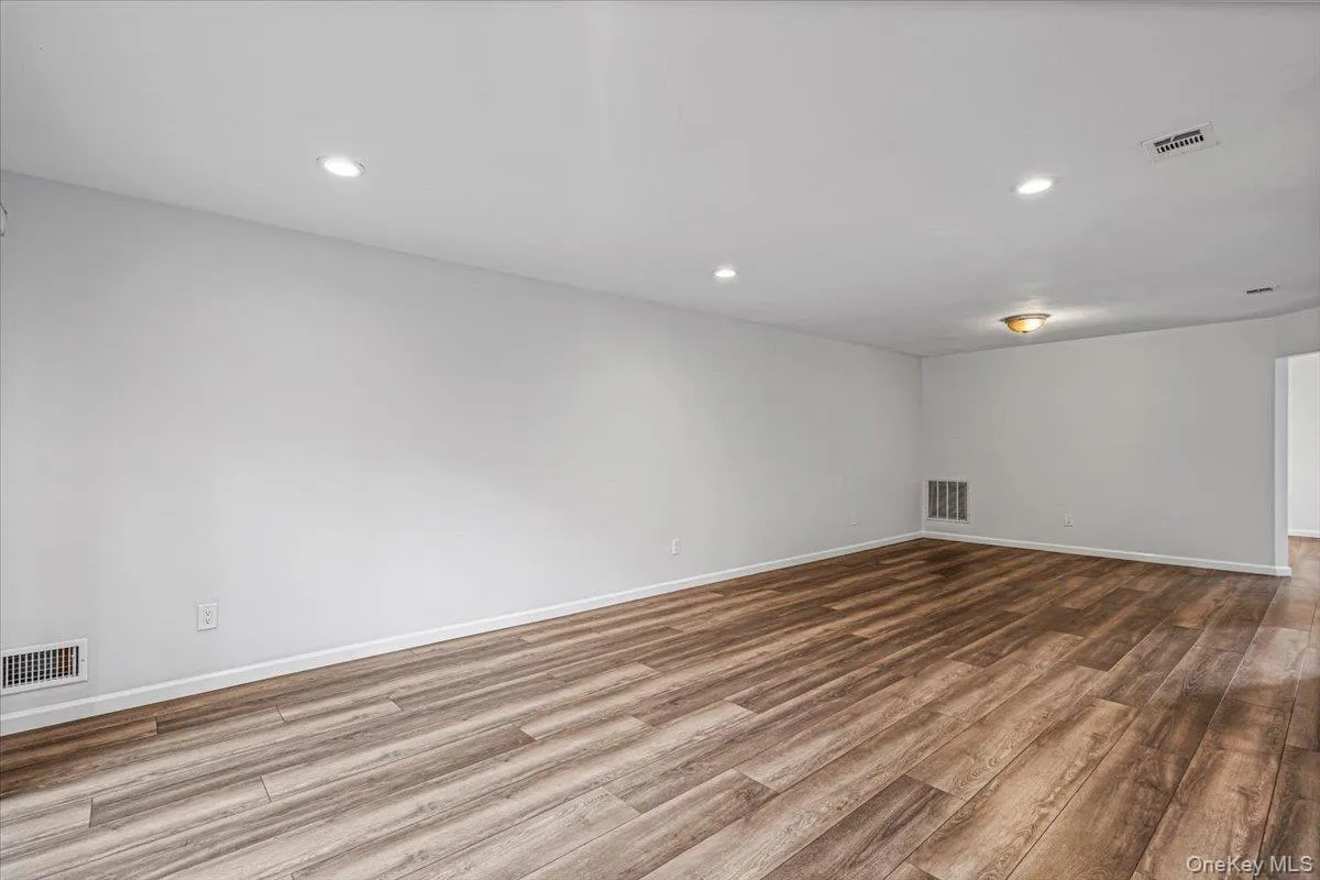 48 Wimbledon Drive, North Hempstead, NY, 3 Bedrooms Bedrooms, 7 Rooms Rooms,2 BathroomsBathrooms,Residential,For Rent,Wimbledon,0,1033995 48 Wimbledon Drive, North Hempstead, NY, 3 Bedrooms Bedrooms, 7 Rooms Rooms,2 BathroomsBathrooms,Residential,For Rent,Wimbledon,0,1033995