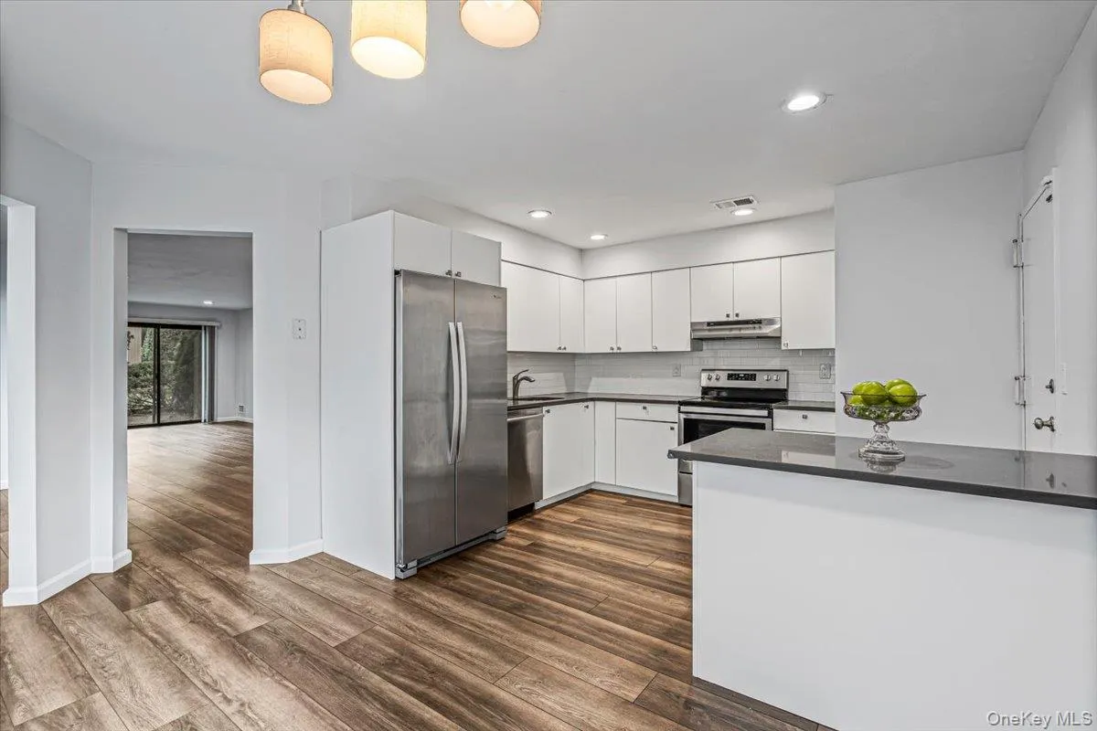 48 Wimbledon Drive, North Hempstead, NY, 3 Bedrooms Bedrooms, 7 Rooms Rooms,2 BathroomsBathrooms,Residential,For Rent,Wimbledon,0,1033995 48 Wimbledon Drive, North Hempstead, NY, 3 Bedrooms Bedrooms, 7 Rooms Rooms,2 BathroomsBathrooms,Residential,For Rent,Wimbledon,0,1033995